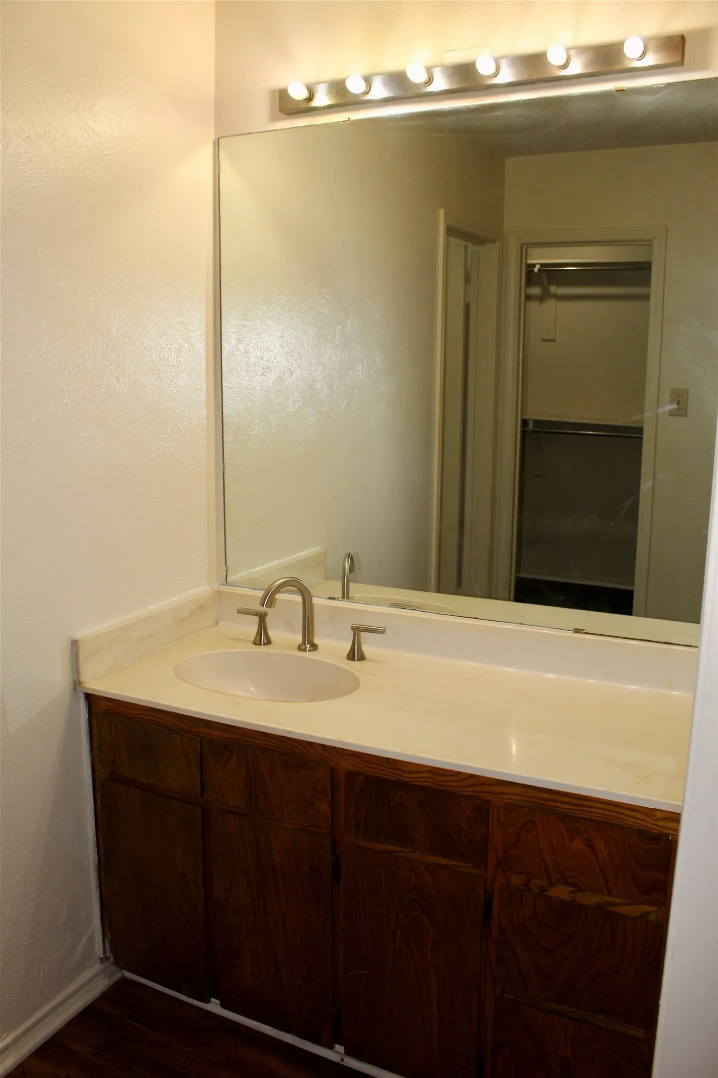 Duplex For Rent in Denton County , 2207 Canterbury Court, Denton, Texas 76205, 3 Bedroom, 2 Bathroom, 2 Garage spaces, 1,528 Sqft, built in 1979, mls#21267107, Real Estate Agent in Denton, Homes For Rent in Denton county, Homes For Rent in Denton, Realtor in Denton Texas, Real Estate Brokerage Independent Realty Texas, Luminita Cordes Realtor