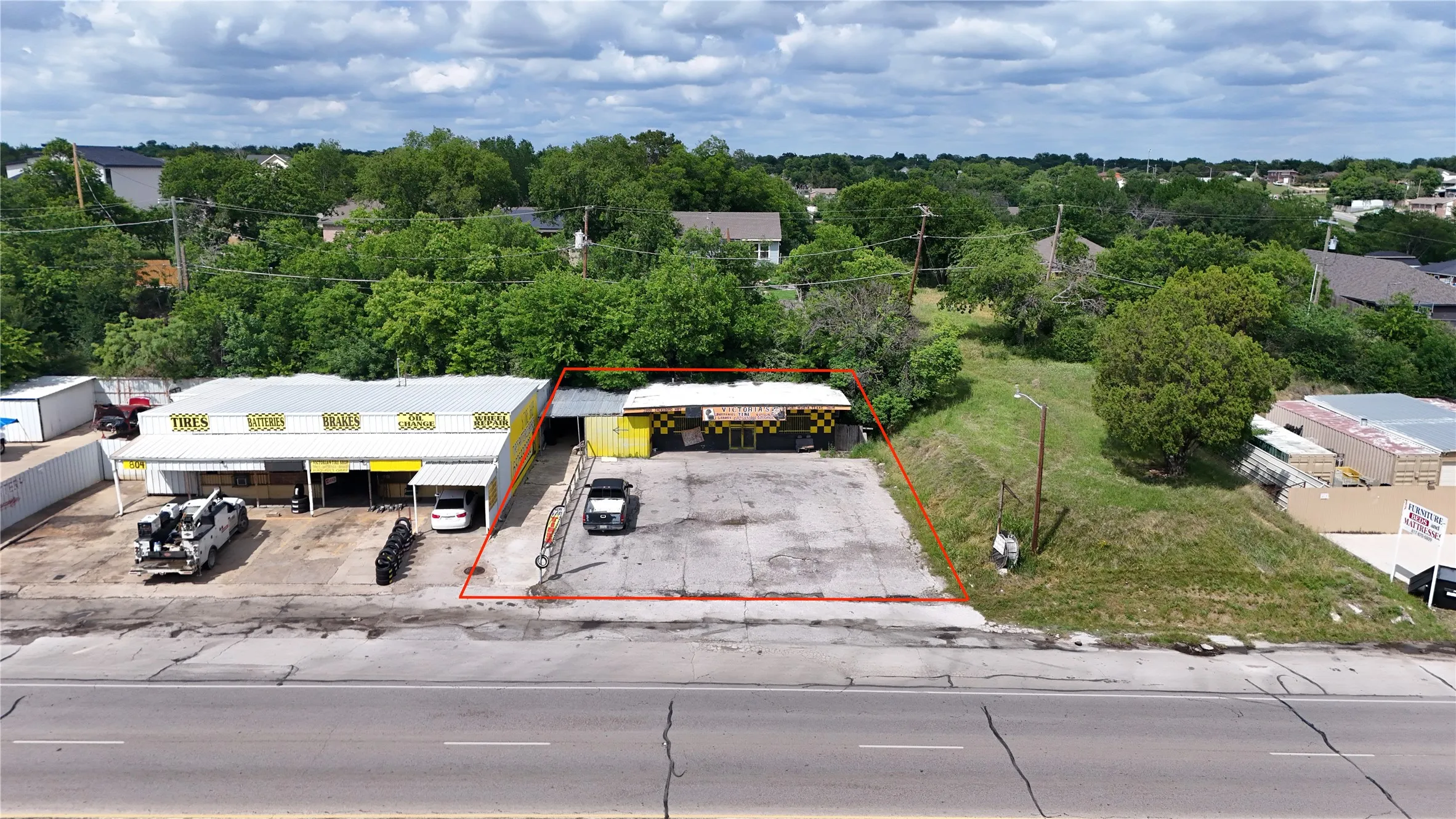 Retail For Sale in Tarrant County , 2800 Jacksboro Highway, Fort Worth, Texas 76114, 0, 0, Garage spaces, 864 Sqft, built in 1966, mls#21263577, Real Estate Agent in Fort Worth, Homes For Sale in Tarrant county, Homes For Sale in Fort Worth, Realtor in Fort Worth Texas, Real Estate Brokerage Independent Realty Texas, Luminita Cordes Realtor