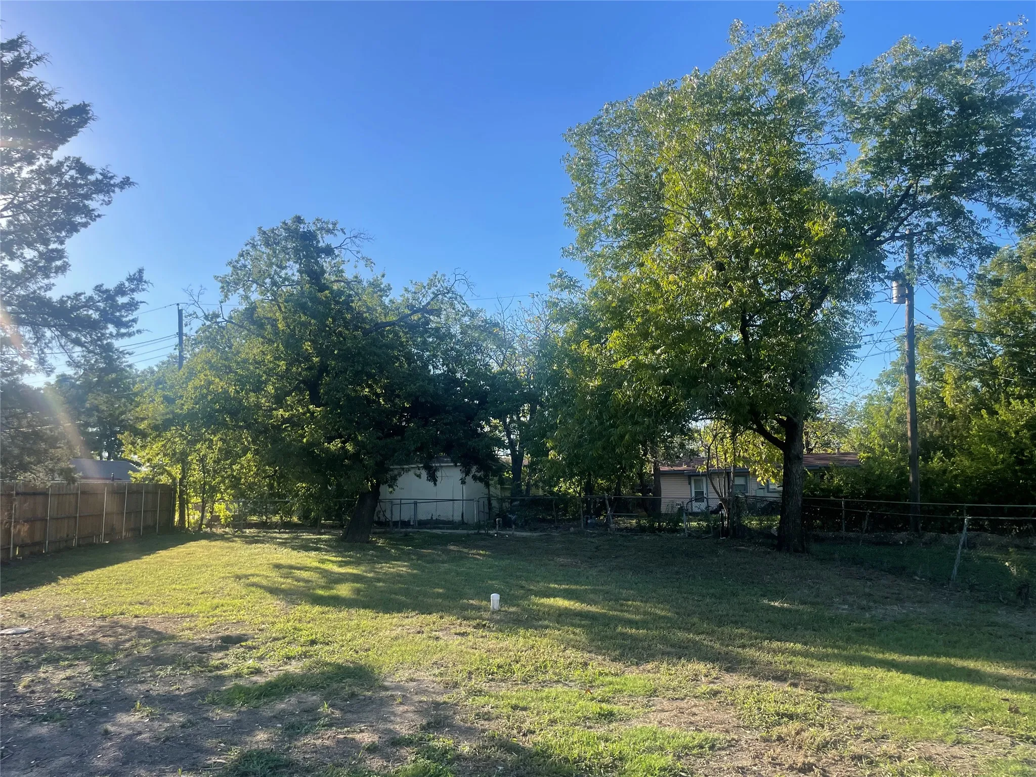 Single Family Residence For Sale in Dallas County , 133 Darien Drive, Mesquite, Texas 75149, 4 Bedroom, 2 Bathroom, Garage spaces, 1,268 Sqft, built in 1956, mls#21267652, Real Estate Agent in Mesquite, Homes For Sale in Dallas county, Homes For Sale in Mesquite, Realtor in Mesquite Texas, Real Estate Brokerage Independent Realty Texas, Luminita Cordes Realtor
