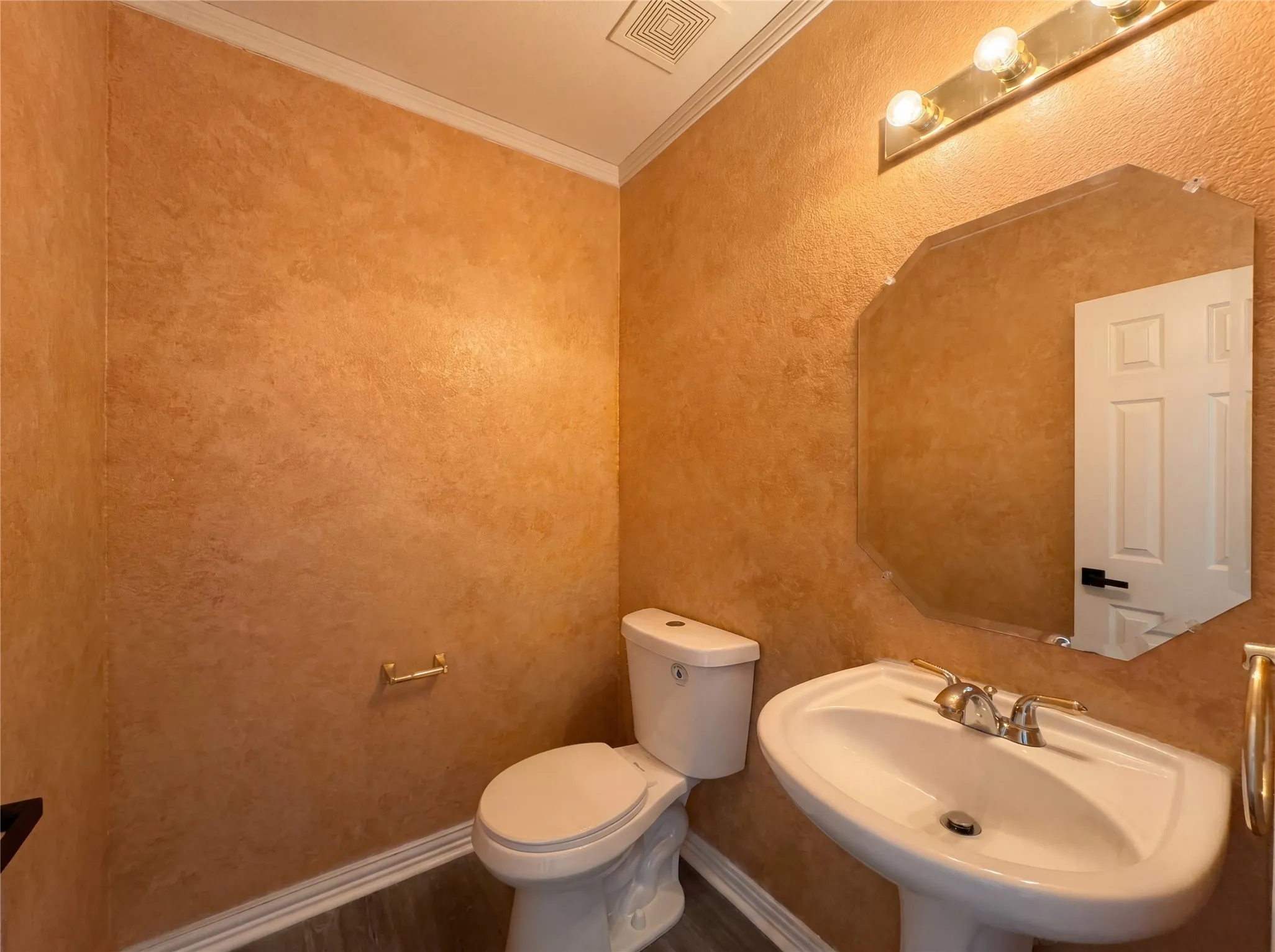 Single Family Residence For Sale in Collin County , 3853 Wintergreen Drive, Plano, Texas 75074, 5 Bedroom, 4 Bathroom, 3 Garage spaces, 3,572 Sqft, built in 2003, mls#21267649, Real Estate Agent in Plano, Homes For Sale in Collin county, Homes For Sale in Plano, Realtor in Plano Texas, Real Estate Brokerage Independent Realty Texas, Luminita Cordes Realtor