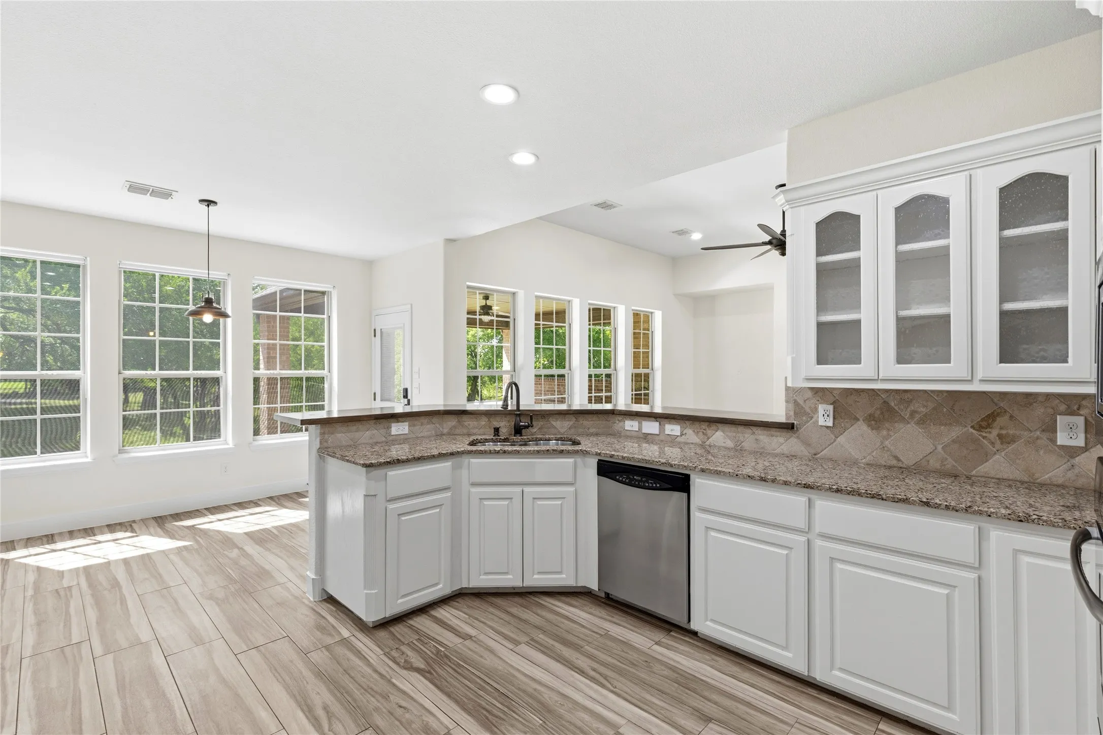 Single Family Residence For Sale in Collin County , 544 Hubbard Circle, Nevada, Texas 75173, 5 Bedroom, 3 Bathroom, 4 Garage spaces, 3,860 Sqft, built in 2008, mls#21267657, Real Estate Agent in Nevada, Homes For Sale in Collin county, Homes For Sale in Nevada, Realtor in Nevada Texas, Real Estate Brokerage Independent Realty Texas, Luminita Cordes Realtor