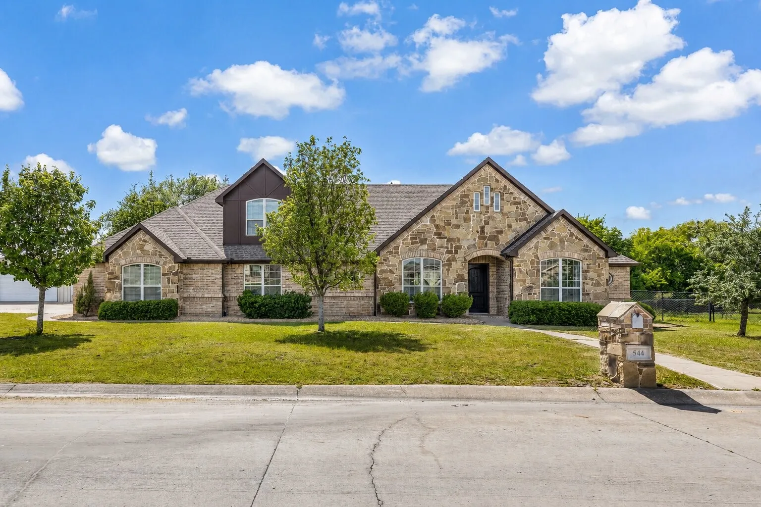 Single Family Residence For Sale in Collin County , 544 Hubbard Circle, Nevada, Texas 75173, 5 Bedroom, 3 Bathroom, 4 Garage spaces, 3,860 Sqft, built in 2008, mls#21267657, Real Estate Agent in Nevada, Homes For Sale in Collin county, Homes For Sale in Nevada, Realtor in Nevada Texas, Real Estate Brokerage Independent Realty Texas, Luminita Cordes Realtor
