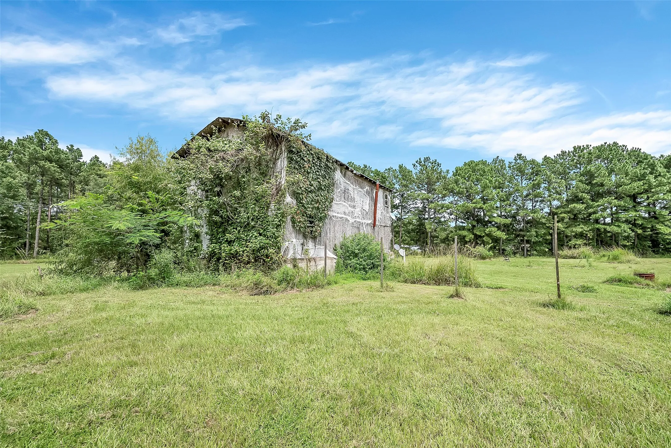 Single Family Residence For Sale in Harrison County , 368 Sneed Rd, Waskom, Texas 75692, 2 Bedrooms, 0, Garage spaces, 1,600 Sqft, built in 2005, Price $149,000, mls#21267640, Real Estate Agent in Waskom, Homes For Sale in Harrison county, Homes For Sale in Waskom, Realtor in Waskom Texas, Real Estate Brokerage Independent Realty Texas, Luminita Cordes Realtor