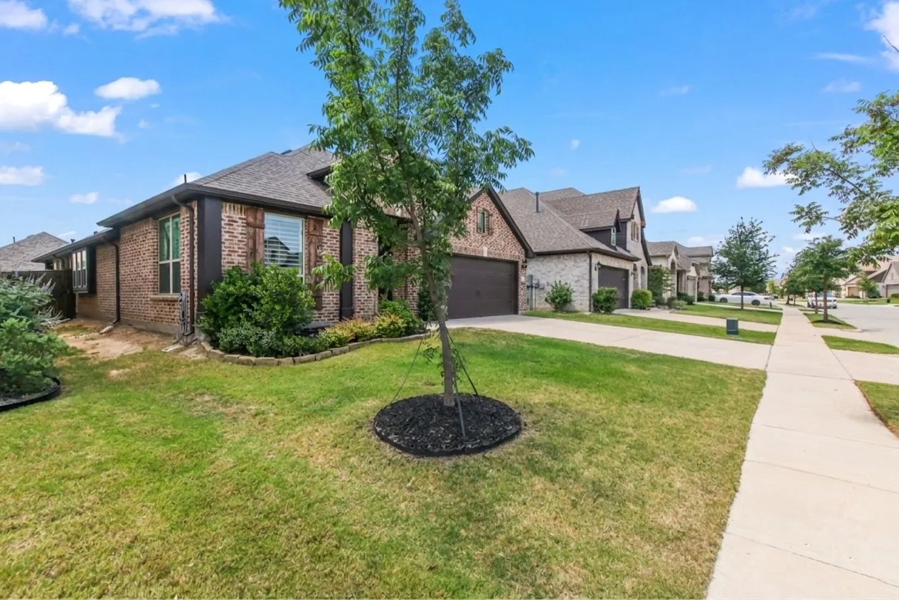 Single Family Residence For Sale in Denton County , 1316 Stoneleigh Place, Aubrey, Texas 76227, 4 Bedrooms, 3 Bathrooms, 2 Garage spaces, 2,456 Sqft, built in 2021, Price $419,000, mls#21267299, Real Estate Agent in Aubrey, Homes For Sale in Denton county, Homes For Sale in Aubrey, Realtor in Aubrey Texas, Real Estate Brokerage Independent Realty Texas, Luminita Cordes Realtor