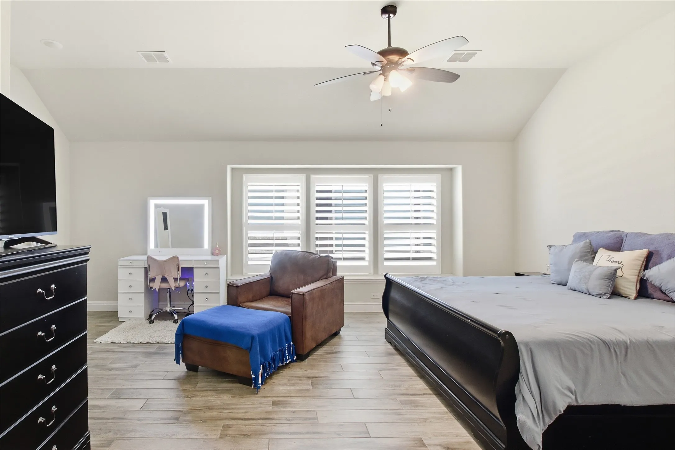 Single Family Residence For Sale in Denton County , 1316 Stoneleigh Place, Aubrey, Texas 76227, 4 Bedrooms, 3 Bathrooms, 2 Garage spaces, 2,456 Sqft, built in 2021, Price $419,000, mls#21267299, Real Estate Agent in Aubrey, Homes For Sale in Denton county, Homes For Sale in Aubrey, Realtor in Aubrey Texas, Real Estate Brokerage Independent Realty Texas, Luminita Cordes Realtor