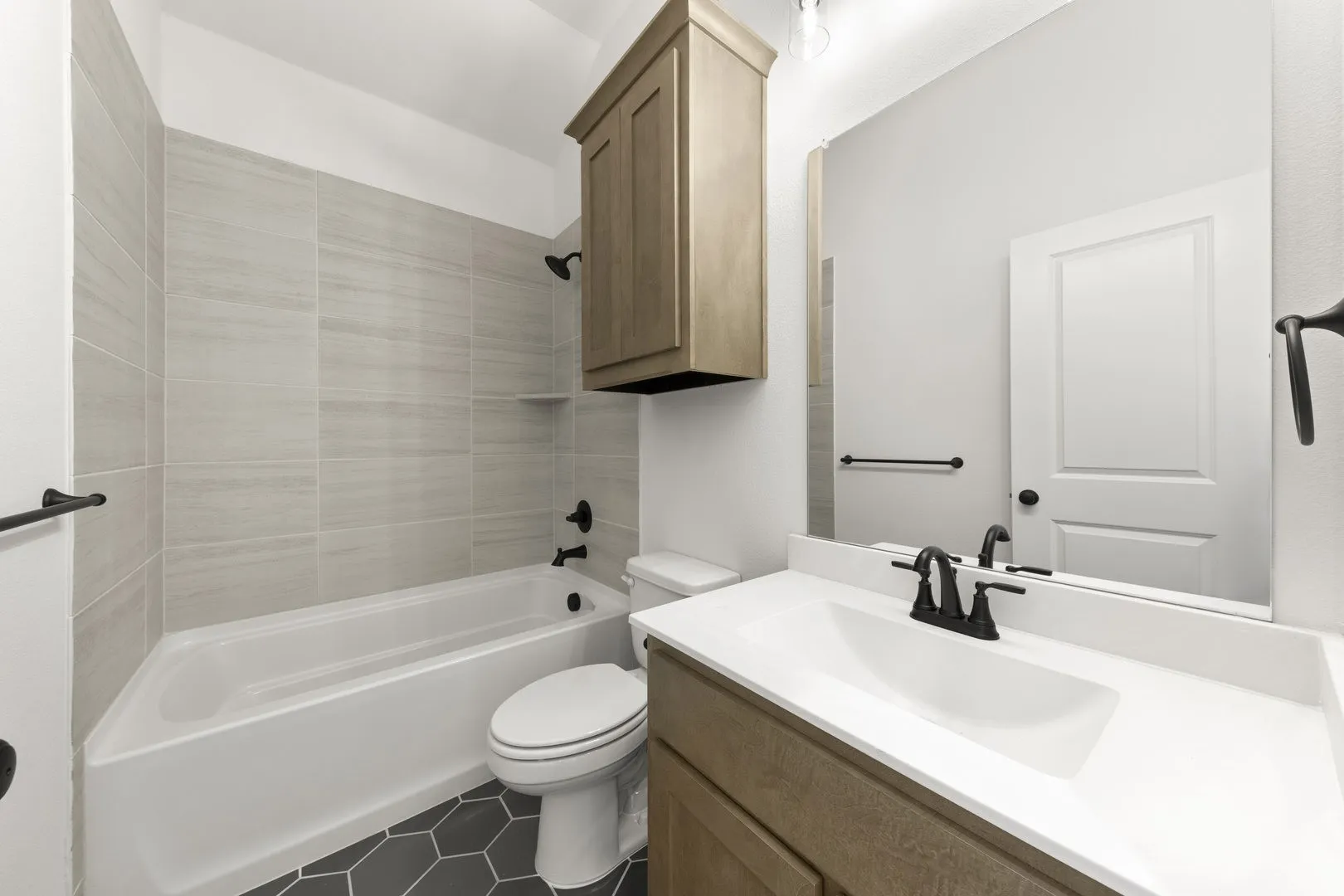 DFW-Lovers Landing-Concept 2464-415 Heritage Hill Drive-2ND Bath-Risewell Homes