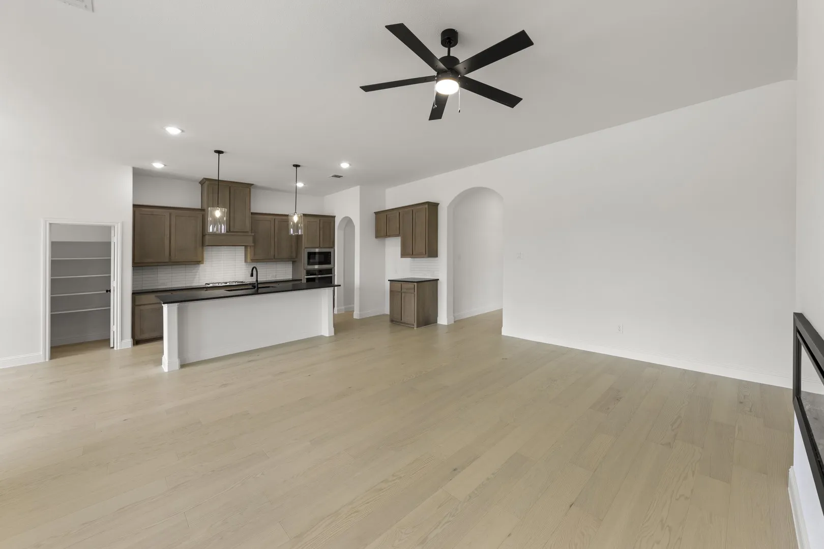 DFW-Lovers Landing-Concept 2464-415 Heritage Hill Drive-Family2-Risewell Homes