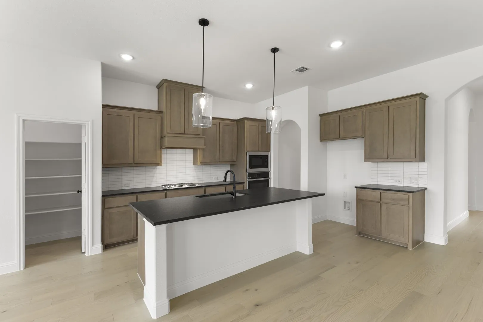 DFW-Lovers Landing-Concept 2464-415 Heritage Hill Drive-Kitchen2-Risewell Homes