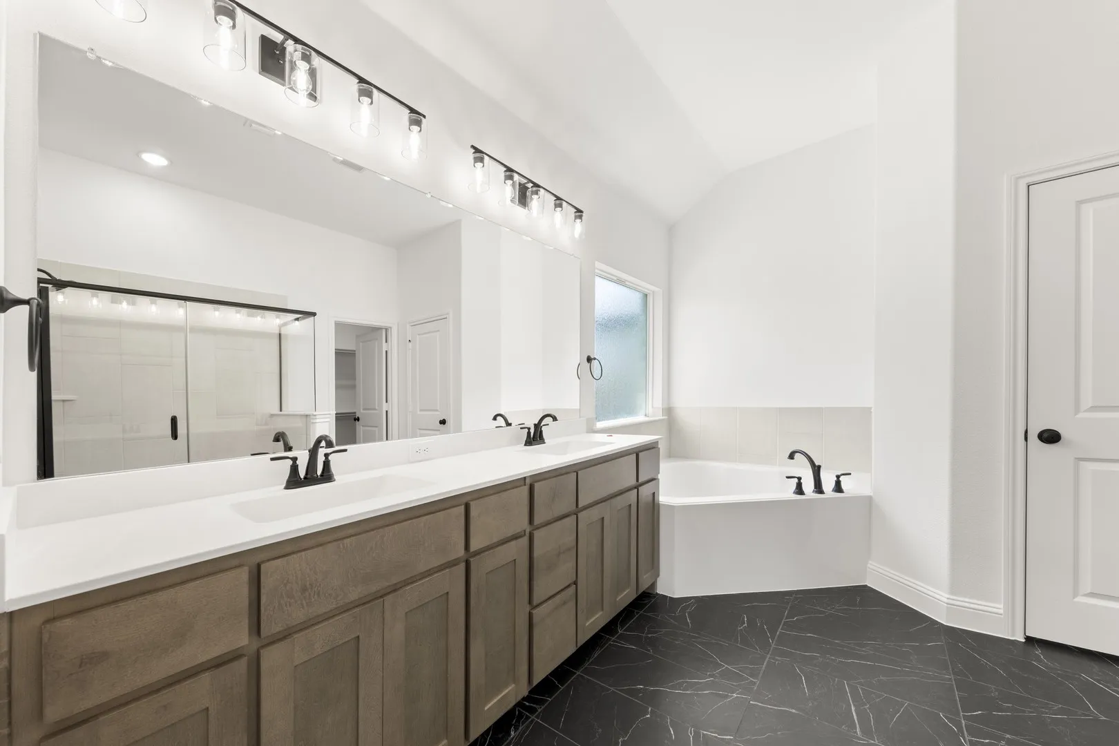DFW-Lovers Landing-Concept 2464-415 Heritage Hill Drive-Bath2-Risewell Homes