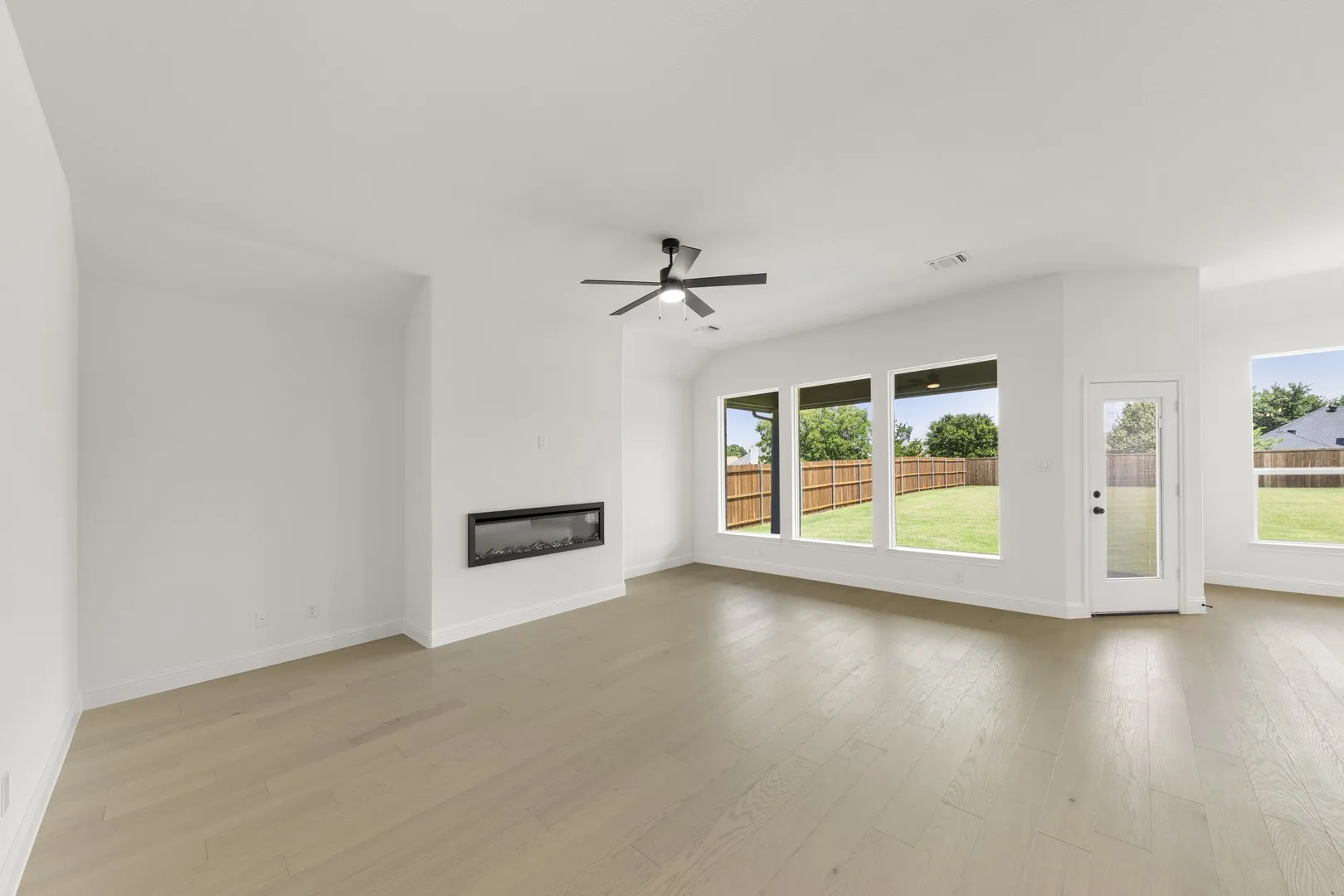 DFW-Lovers Landing-Concept 2464-415 Heritage Hill Drive-Family-Risewell Homes
