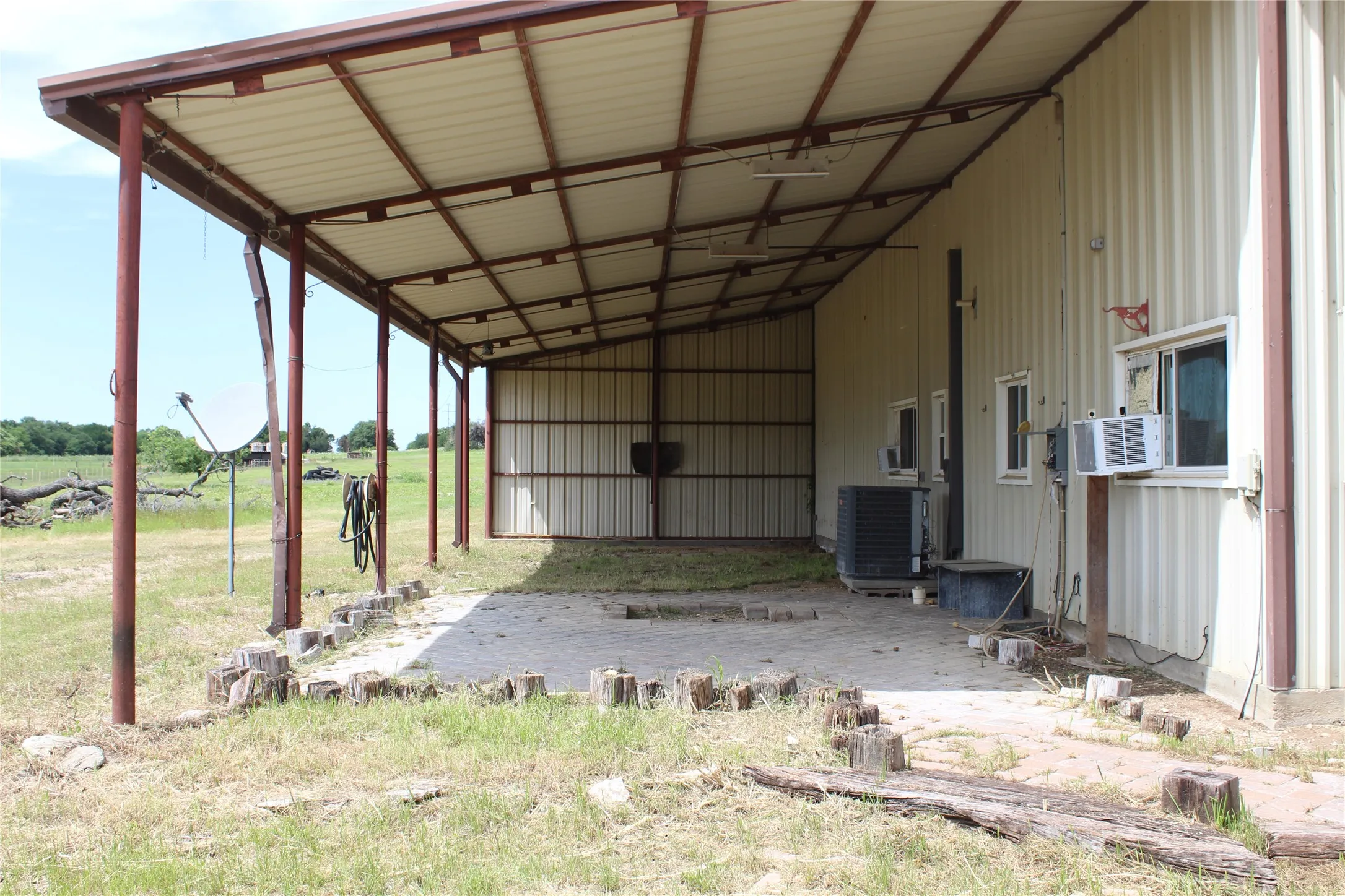 Single Family Residence For Sale in Wise County , 278 County Road 4460, Decatur, Texas 76234, 1 Bedroom, 1 Bathroom, Garage spaces, 1,500 Sqft, built in 1996, Price $330,000, mls#21254461, Real Estate Agent in Decatur, Homes For Sale in Wise county, Homes For Sale in Decatur, Realtor in Decatur Texas, Real Estate Brokerage Independent Realty Texas, Luminita Cordes Realtor