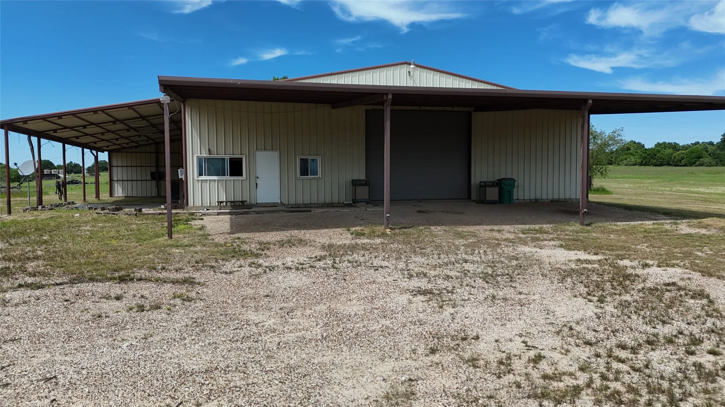 Single Family Residence For Sale in Wise County , 278 County Road 4460, Decatur, Texas 76234, 1 Bedroom, 1 Bathroom, Garage spaces, 1,500 Sqft, built in 1996, Price $330,000, mls#21254461, Real Estate Agent in Decatur, Homes For Sale in Wise county, Homes For Sale in Decatur, Realtor in Decatur Texas, Real Estate Brokerage Independent Realty Texas, Luminita Cordes Realtor