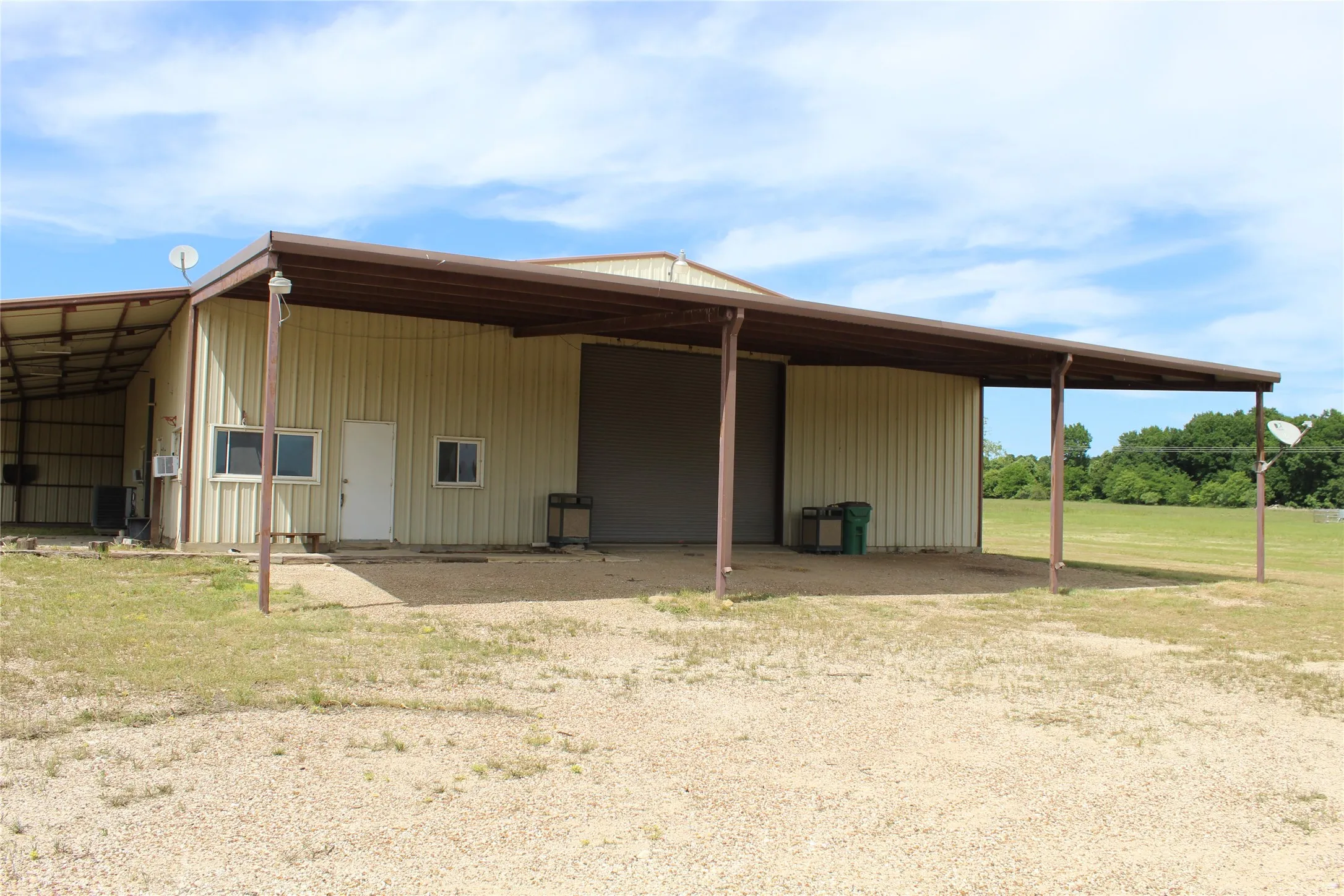 Single Family Residence For Sale in Wise County , 278 County Road 4460, Decatur, Texas 76234, 1 Bedroom, 1 Bathroom, Garage spaces, 1,500 Sqft, built in 1996, Price $330,000, mls#21254461, Real Estate Agent in Decatur, Homes For Sale in Wise county, Homes For Sale in Decatur, Realtor in Decatur Texas, Real Estate Brokerage Independent Realty Texas, Luminita Cordes Realtor
