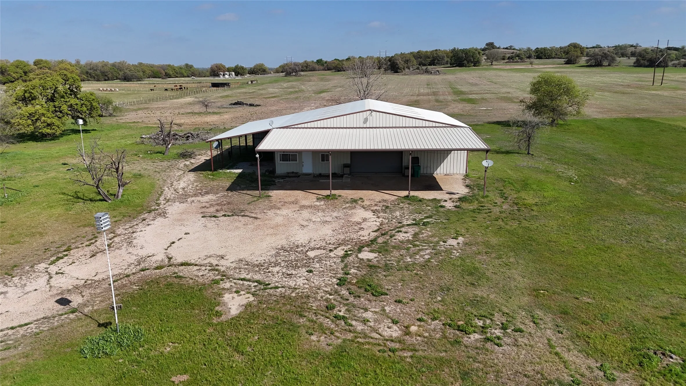 Single Family Residence For Sale in Wise County , 278 County Road 4460, Decatur, Texas 76234, 1 Bedroom, 1 Bathroom, Garage spaces, 1,500 Sqft, built in 1996, Price $330,000, mls#21254461, Real Estate Agent in Decatur, Homes For Sale in Wise county, Homes For Sale in Decatur, Realtor in Decatur Texas, Real Estate Brokerage Independent Realty Texas, Luminita Cordes Realtor