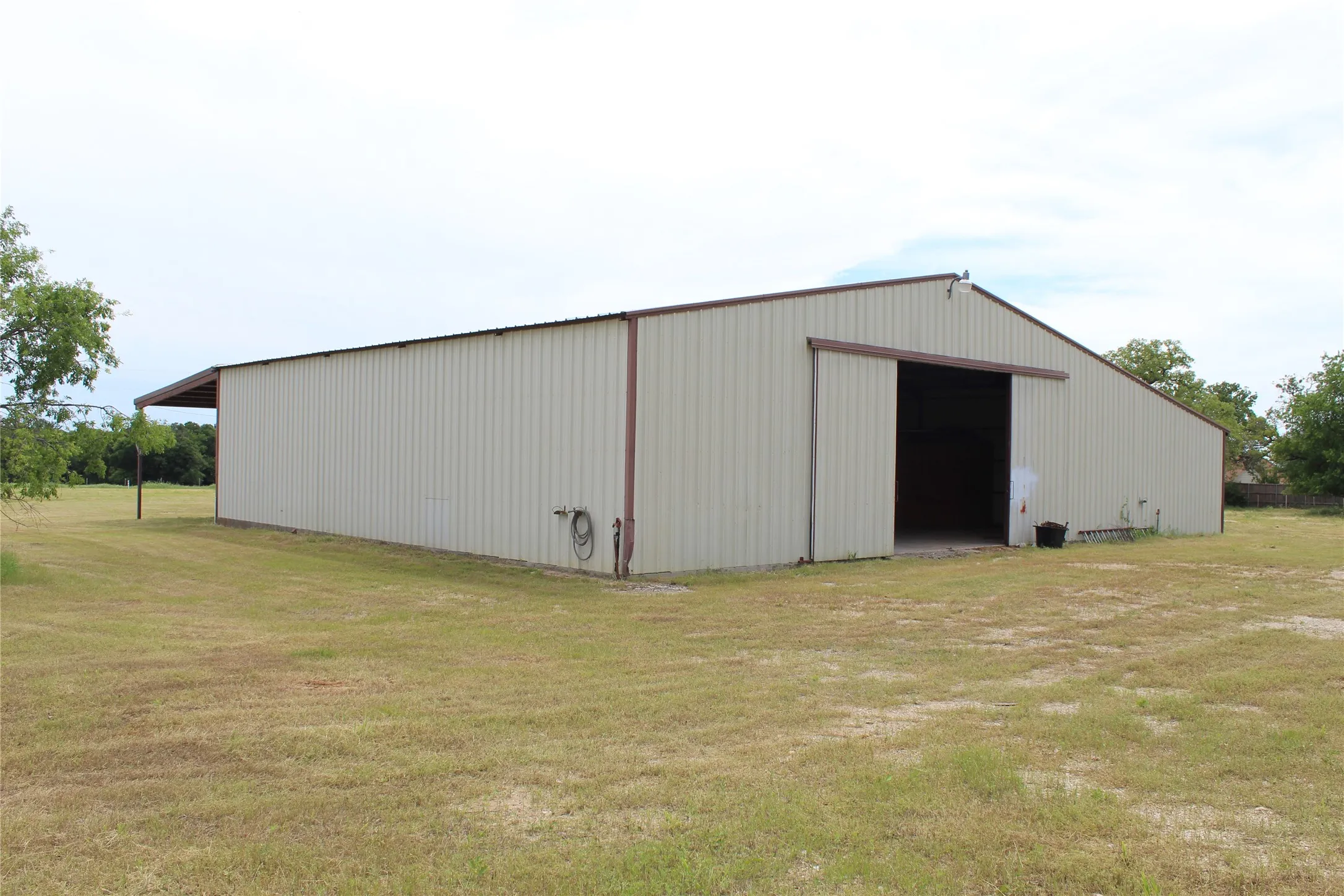 Single Family Residence For Sale in Wise County , 278 County Road 4460, Decatur, Texas 76234, 1 Bedroom, 1 Bathroom, Garage spaces, 1,500 Sqft, built in 1996, Price $330,000, mls#21254461, Real Estate Agent in Decatur, Homes For Sale in Wise county, Homes For Sale in Decatur, Realtor in Decatur Texas, Real Estate Brokerage Independent Realty Texas, Luminita Cordes Realtor
