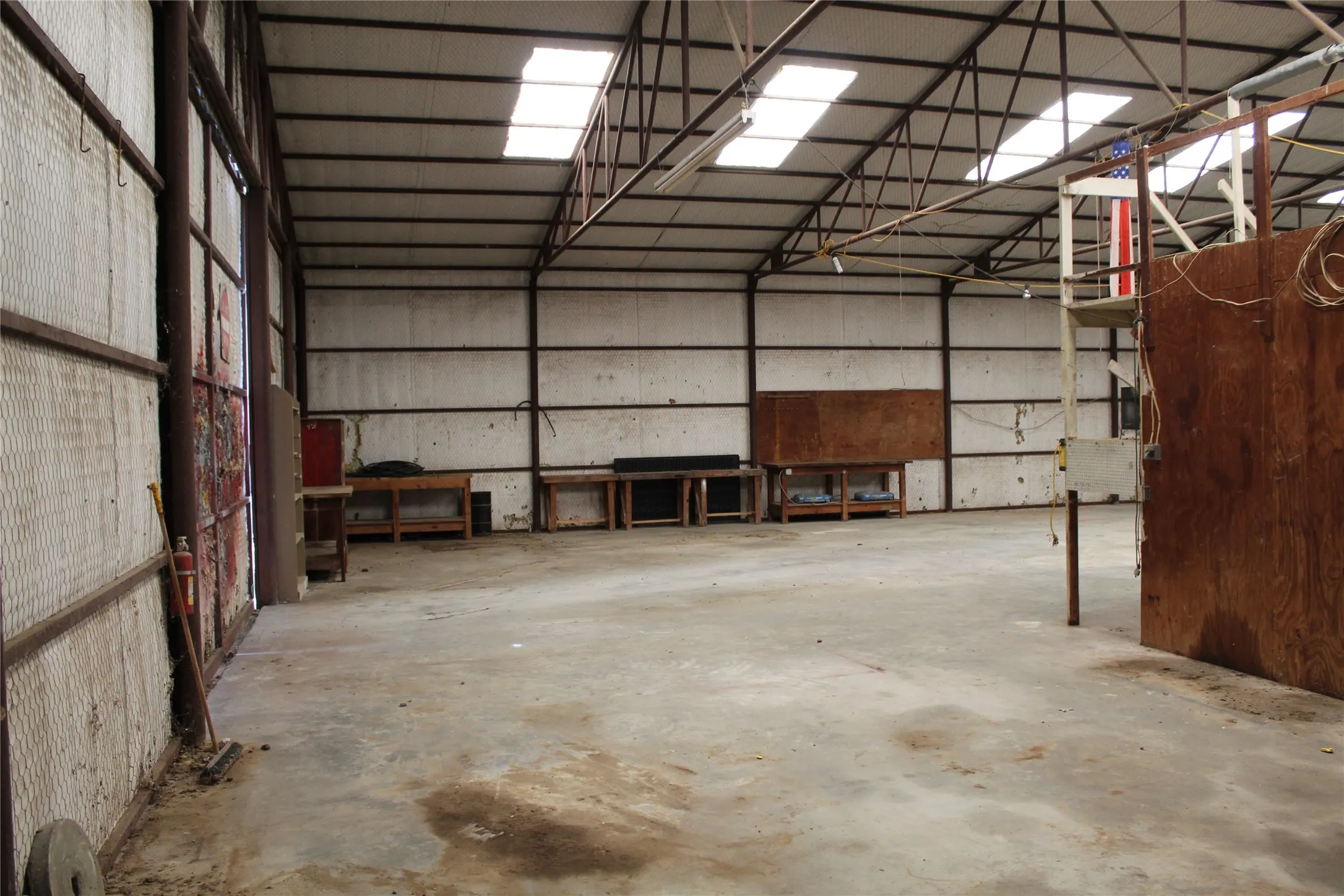 Single Family Residence For Sale in Wise County , 278 County Road 4460, Decatur, Texas 76234, 1 Bedroom, 1 Bathroom, Garage spaces, 1,500 Sqft, built in 1996, Price $330,000, mls#21254461, Real Estate Agent in Decatur, Homes For Sale in Wise county, Homes For Sale in Decatur, Realtor in Decatur Texas, Real Estate Brokerage Independent Realty Texas, Luminita Cordes Realtor