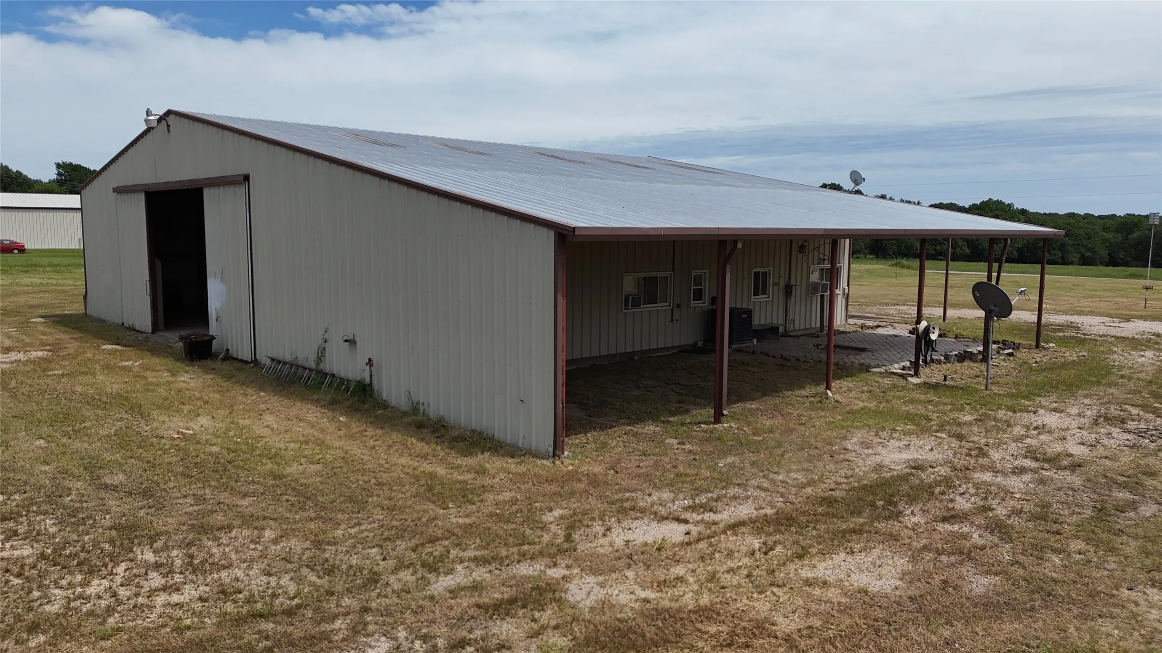 Single Family Residence For Sale in Wise County , 278 County Road 4460, Decatur, Texas 76234, 1 Bedroom, 1 Bathroom, Garage spaces, 1,500 Sqft, built in 1996, Price $330,000, mls#21254461, Real Estate Agent in Decatur, Homes For Sale in Wise county, Homes For Sale in Decatur, Realtor in Decatur Texas, Real Estate Brokerage Independent Realty Texas, Luminita Cordes Realtor