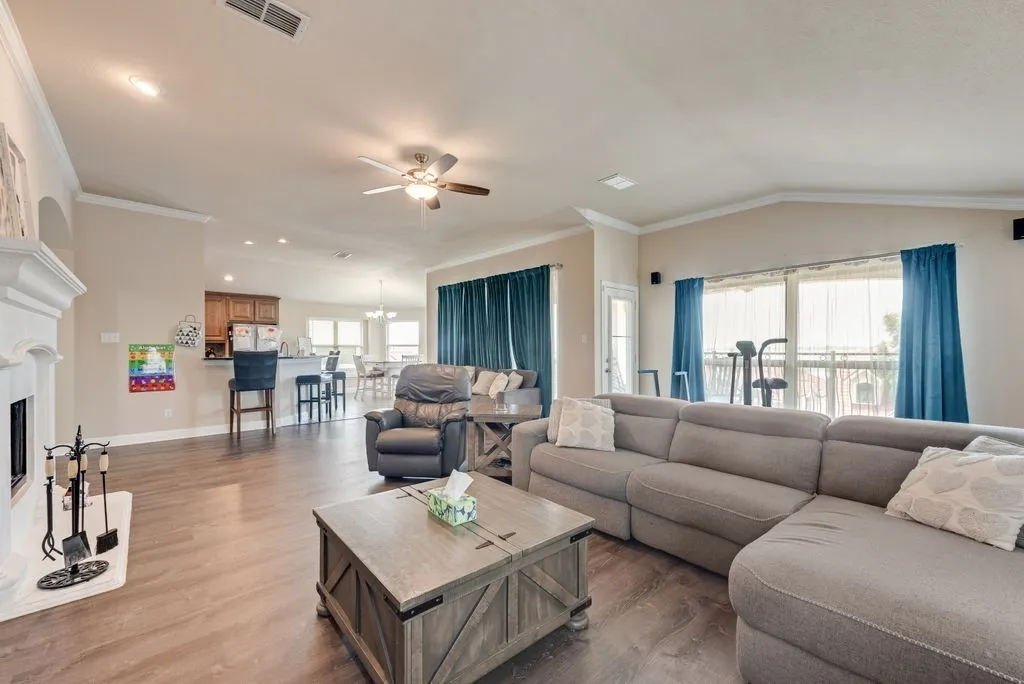 Single Family Residence For Sale in Rockwall County , 1913 Huron Drive, Rockwall, Texas 75087, 3 Bedroom, 3 Bathroom, 2 Garage spaces, 2,467 Sqft, built in 2015, mls#21266520, Real Estate Agent in Rockwall, Homes For Sale in Rockwall county, Homes For Sale in Rockwall, Realtor in Rockwall Texas, Real Estate Brokerage Independent Realty Texas, Luminita Cordes Realtor