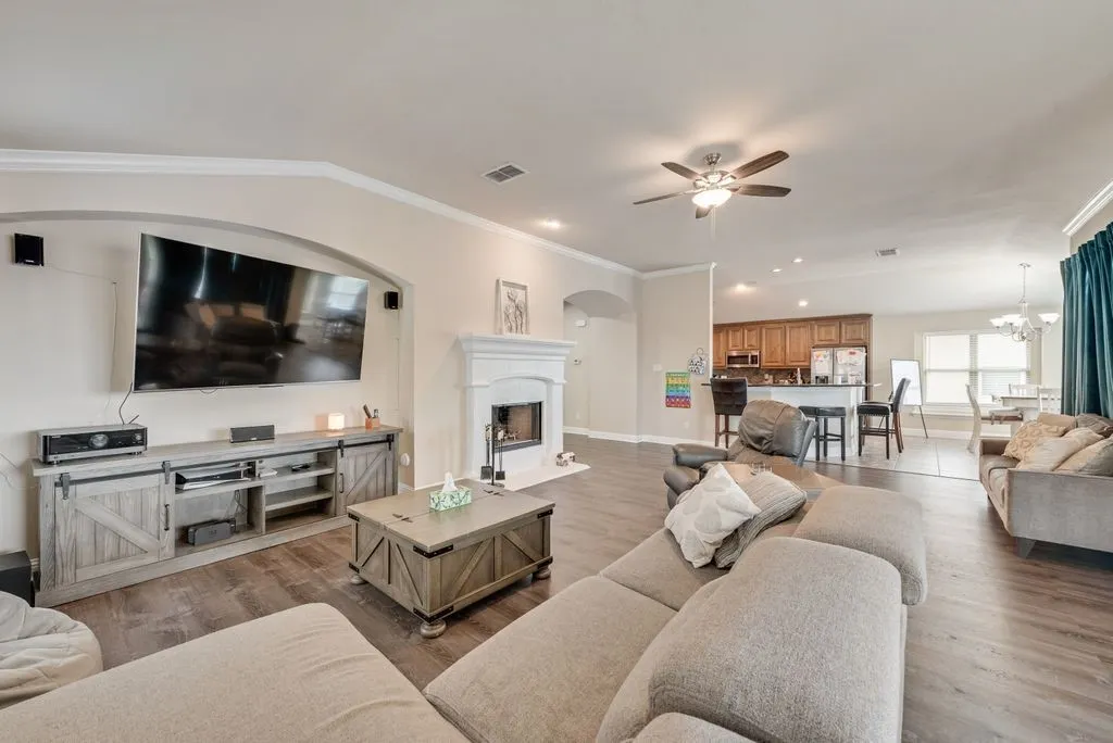 Single Family Residence For Sale in Rockwall County , 1913 Huron Drive, Rockwall, Texas 75087, 3 Bedroom, 3 Bathroom, 2 Garage spaces, 2,467 Sqft, built in 2015, mls#21266520, Real Estate Agent in Rockwall, Homes For Sale in Rockwall county, Homes For Sale in Rockwall, Realtor in Rockwall Texas, Real Estate Brokerage Independent Realty Texas, Luminita Cordes Realtor
