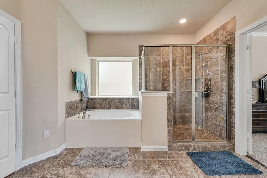 Single Family Residence For Sale in Rockwall County , 1913 Huron Drive, Rockwall, Texas 75087, 3 Bedroom, 3 Bathroom, 2 Garage spaces, 2,467 Sqft, built in 2015, mls#21266520, Real Estate Agent in Rockwall, Homes For Sale in Rockwall county, Homes For Sale in Rockwall, Realtor in Rockwall Texas, Real Estate Brokerage Independent Realty Texas, Luminita Cordes Realtor
