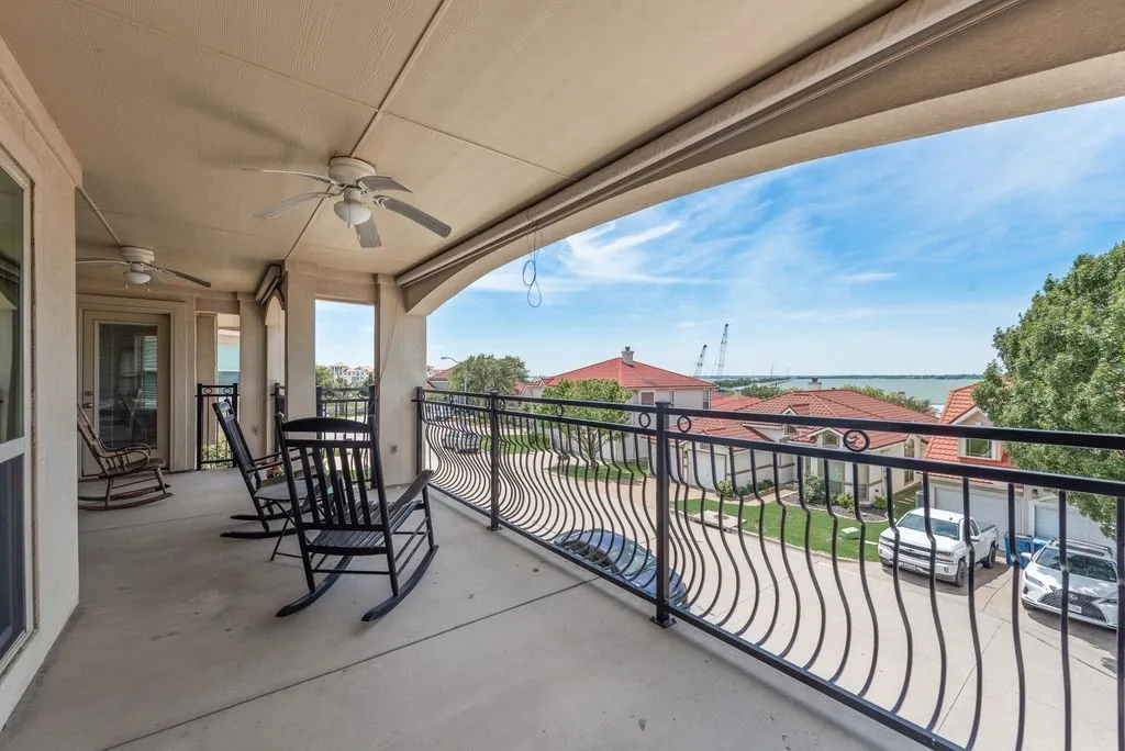 Single Family Residence For Sale in Rockwall County , 1913 Huron Drive, Rockwall, Texas 75087, 3 Bedroom, 3 Bathroom, 2 Garage spaces, 2,467 Sqft, built in 2015, mls#21266520, Real Estate Agent in Rockwall, Homes For Sale in Rockwall county, Homes For Sale in Rockwall, Realtor in Rockwall Texas, Real Estate Brokerage Independent Realty Texas, Luminita Cordes Realtor
