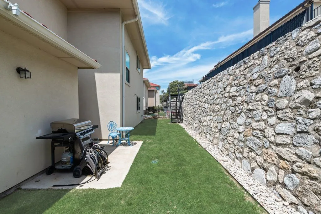 Single Family Residence For Sale in Rockwall County , 1913 Huron Drive, Rockwall, Texas 75087, 3 Bedroom, 3 Bathroom, 2 Garage spaces, 2,467 Sqft, built in 2015, mls#21266520, Real Estate Agent in Rockwall, Homes For Sale in Rockwall county, Homes For Sale in Rockwall, Realtor in Rockwall Texas, Real Estate Brokerage Independent Realty Texas, Luminita Cordes Realtor
