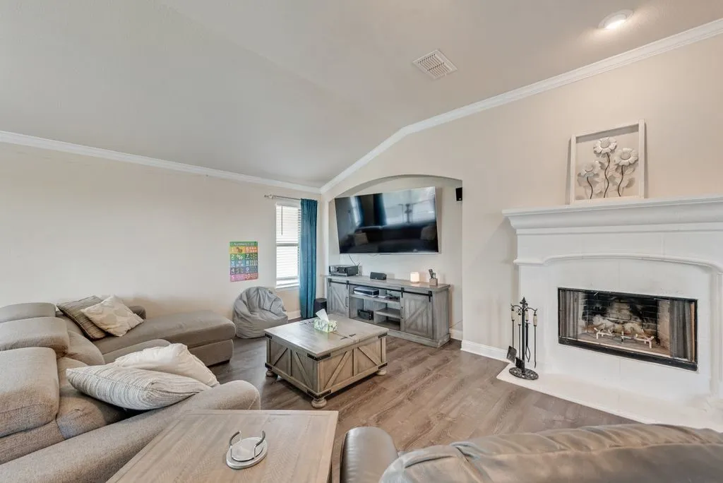 Single Family Residence For Sale in Rockwall County , 1913 Huron Drive, Rockwall, Texas 75087, 3 Bedroom, 3 Bathroom, 2 Garage spaces, 2,467 Sqft, built in 2015, mls#21266520, Real Estate Agent in Rockwall, Homes For Sale in Rockwall county, Homes For Sale in Rockwall, Realtor in Rockwall Texas, Real Estate Brokerage Independent Realty Texas, Luminita Cordes Realtor