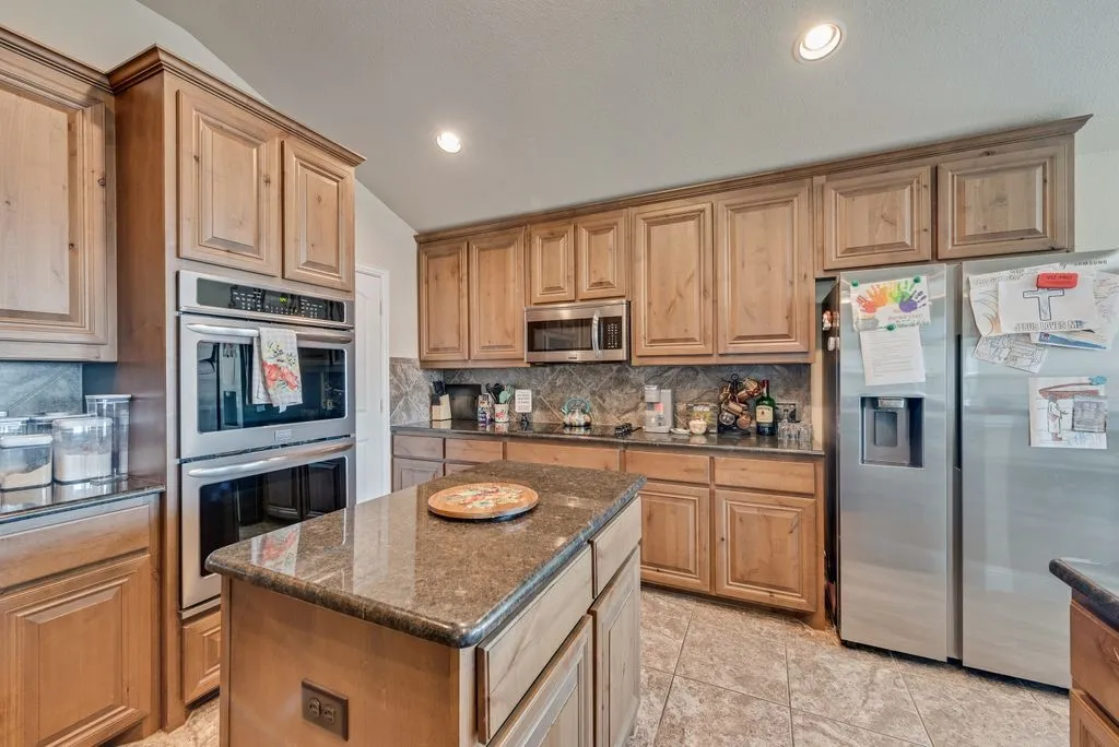 Single Family Residence For Sale in Rockwall County , 1913 Huron Drive, Rockwall, Texas 75087, 3 Bedroom, 3 Bathroom, 2 Garage spaces, 2,467 Sqft, built in 2015, mls#21266520, Real Estate Agent in Rockwall, Homes For Sale in Rockwall county, Homes For Sale in Rockwall, Realtor in Rockwall Texas, Real Estate Brokerage Independent Realty Texas, Luminita Cordes Realtor
