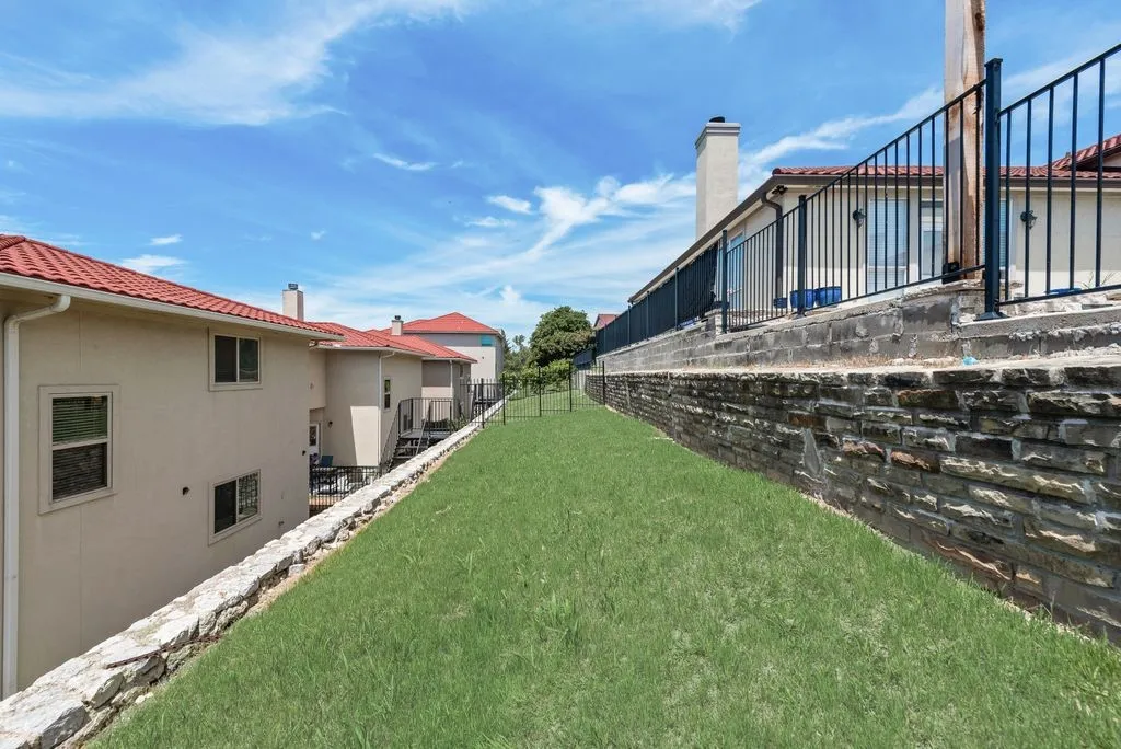 Single Family Residence For Sale in Rockwall County , 1913 Huron Drive, Rockwall, Texas 75087, 3 Bedroom, 3 Bathroom, 2 Garage spaces, 2,467 Sqft, built in 2015, mls#21266520, Real Estate Agent in Rockwall, Homes For Sale in Rockwall county, Homes For Sale in Rockwall, Realtor in Rockwall Texas, Real Estate Brokerage Independent Realty Texas, Luminita Cordes Realtor