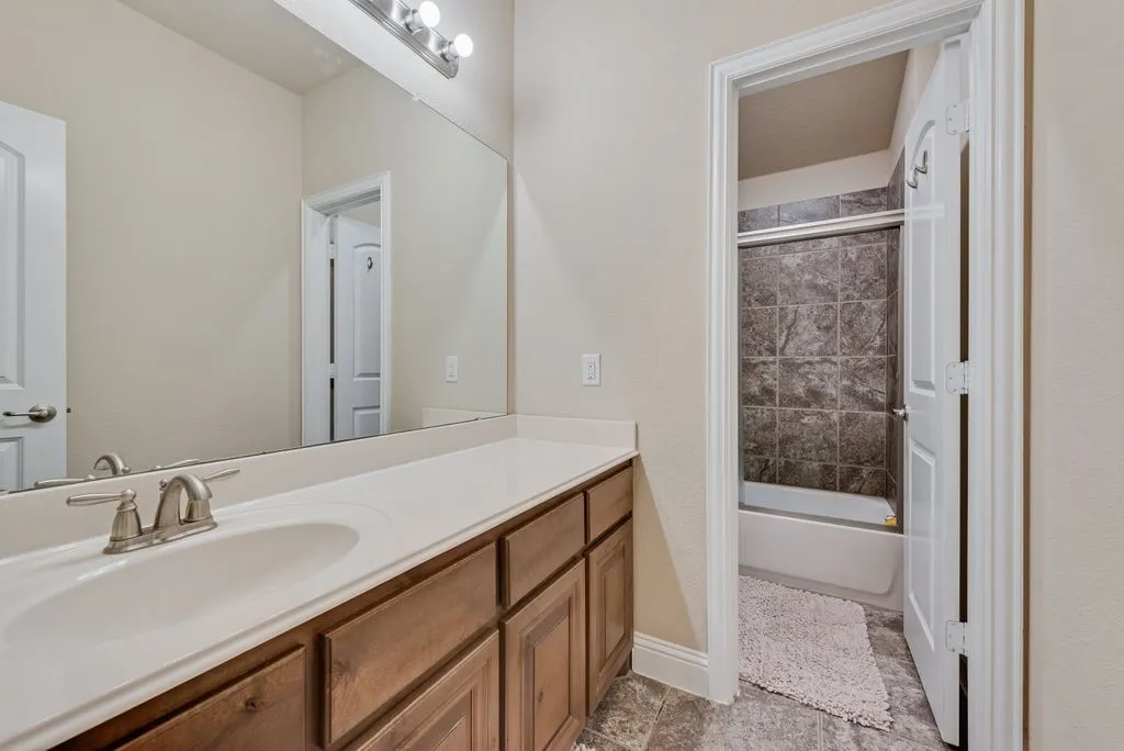 Single Family Residence For Sale in Rockwall County , 1913 Huron Drive, Rockwall, Texas 75087, 3 Bedroom, 3 Bathroom, 2 Garage spaces, 2,467 Sqft, built in 2015, mls#21266520, Real Estate Agent in Rockwall, Homes For Sale in Rockwall county, Homes For Sale in Rockwall, Realtor in Rockwall Texas, Real Estate Brokerage Independent Realty Texas, Luminita Cordes Realtor