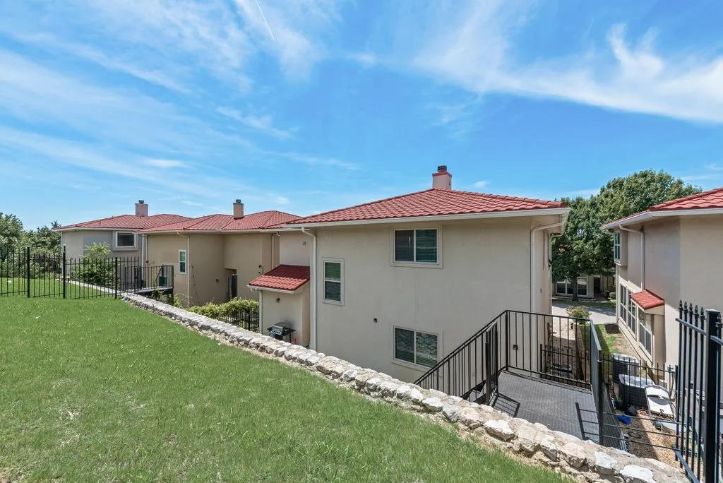 Single Family Residence For Sale in Rockwall County , 1913 Huron Drive, Rockwall, Texas 75087, 3 Bedroom, 3 Bathroom, 2 Garage spaces, 2,467 Sqft, built in 2015, mls#21266520, Real Estate Agent in Rockwall, Homes For Sale in Rockwall county, Homes For Sale in Rockwall, Realtor in Rockwall Texas, Real Estate Brokerage Independent Realty Texas, Luminita Cordes Realtor