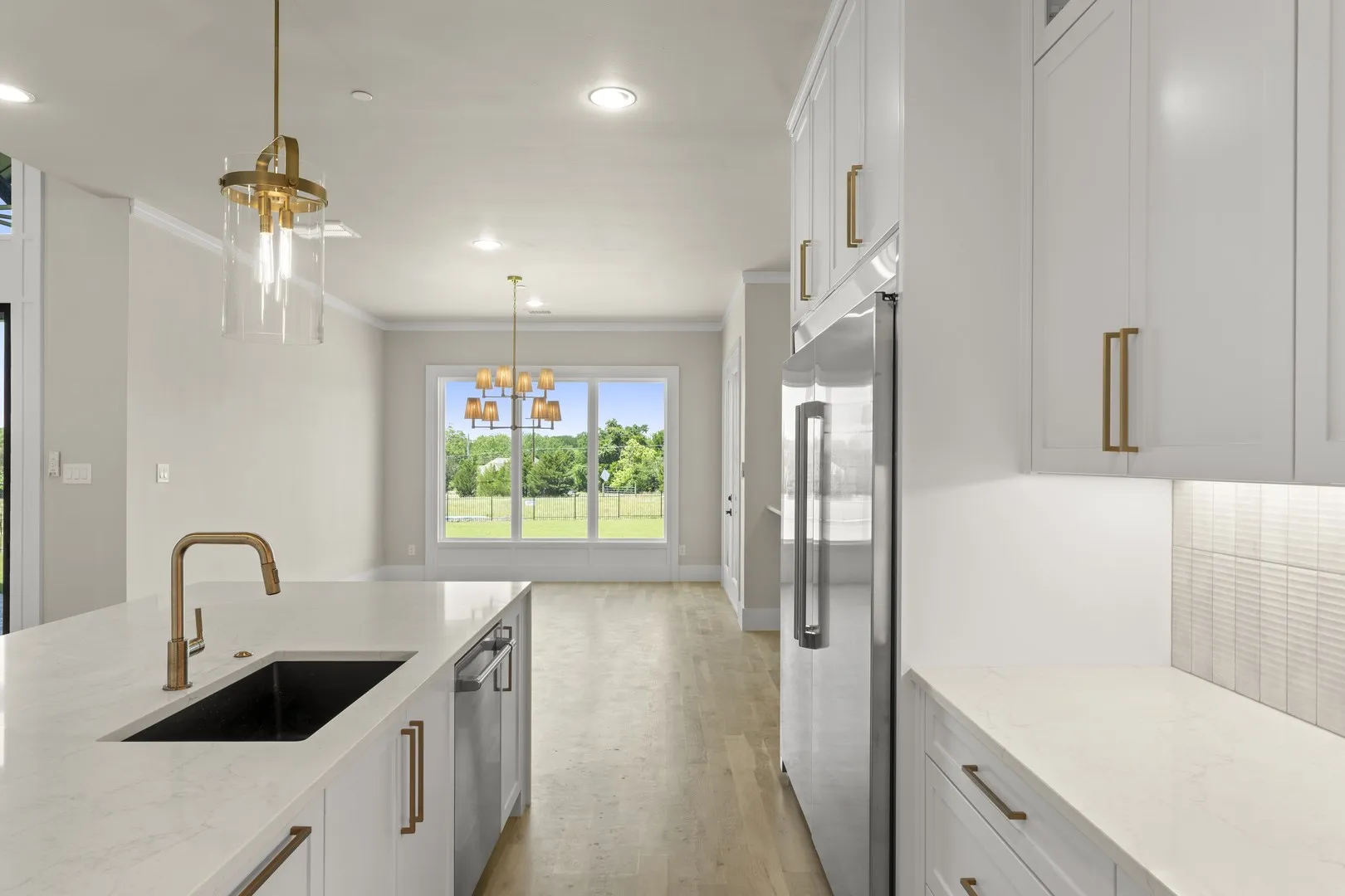 10. 208 Terry - Kitchen (3)