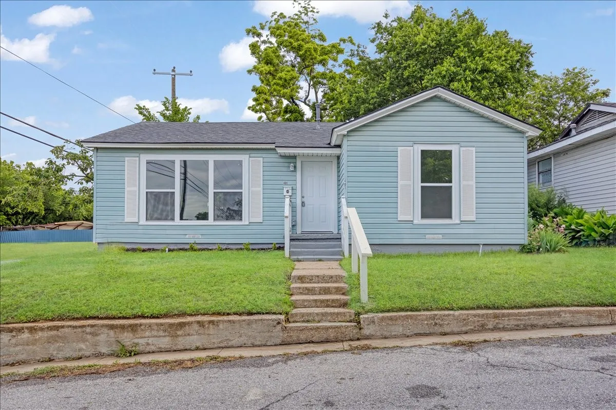 Single Family Residence For Sale in Grayson County , 401 E Morton Street, Denison, Texas 75021, 4 Bedroom, 2 Bathroom, Garage spaces, 1,581 Sqft, built in 1965, mls#21266481, Real Estate Agent in Denison, Homes For Sale in Grayson county, Homes For Sale in Denison, Realtor in Denison Texas, Real Estate Brokerage Independent Realty Texas, Luminita Cordes Realtor