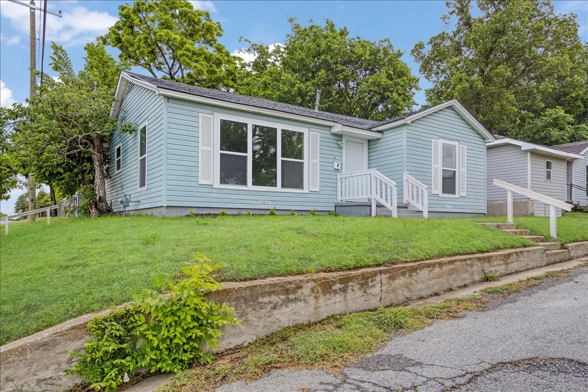 Single Family Residence For Sale in Grayson County , 401 E Morton Street, Denison, Texas 75021, 4 Bedroom, 2 Bathroom, Garage spaces, 1,581 Sqft, built in 1965, mls#21266481, Real Estate Agent in Denison, Homes For Sale in Grayson county, Homes For Sale in Denison, Realtor in Denison Texas, Real Estate Brokerage Independent Realty Texas, Luminita Cordes Realtor