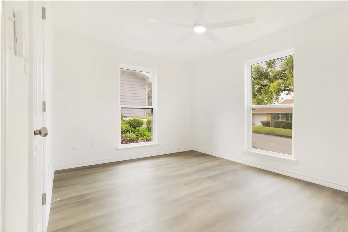 Single Family Residence For Sale in Grayson County , 401 E Morton Street, Denison, Texas 75021, 4 Bedroom, 2 Bathroom, Garage spaces, 1,581 Sqft, built in 1965, mls#21266481, Real Estate Agent in Denison, Homes For Sale in Grayson county, Homes For Sale in Denison, Realtor in Denison Texas, Real Estate Brokerage Independent Realty Texas, Luminita Cordes Realtor