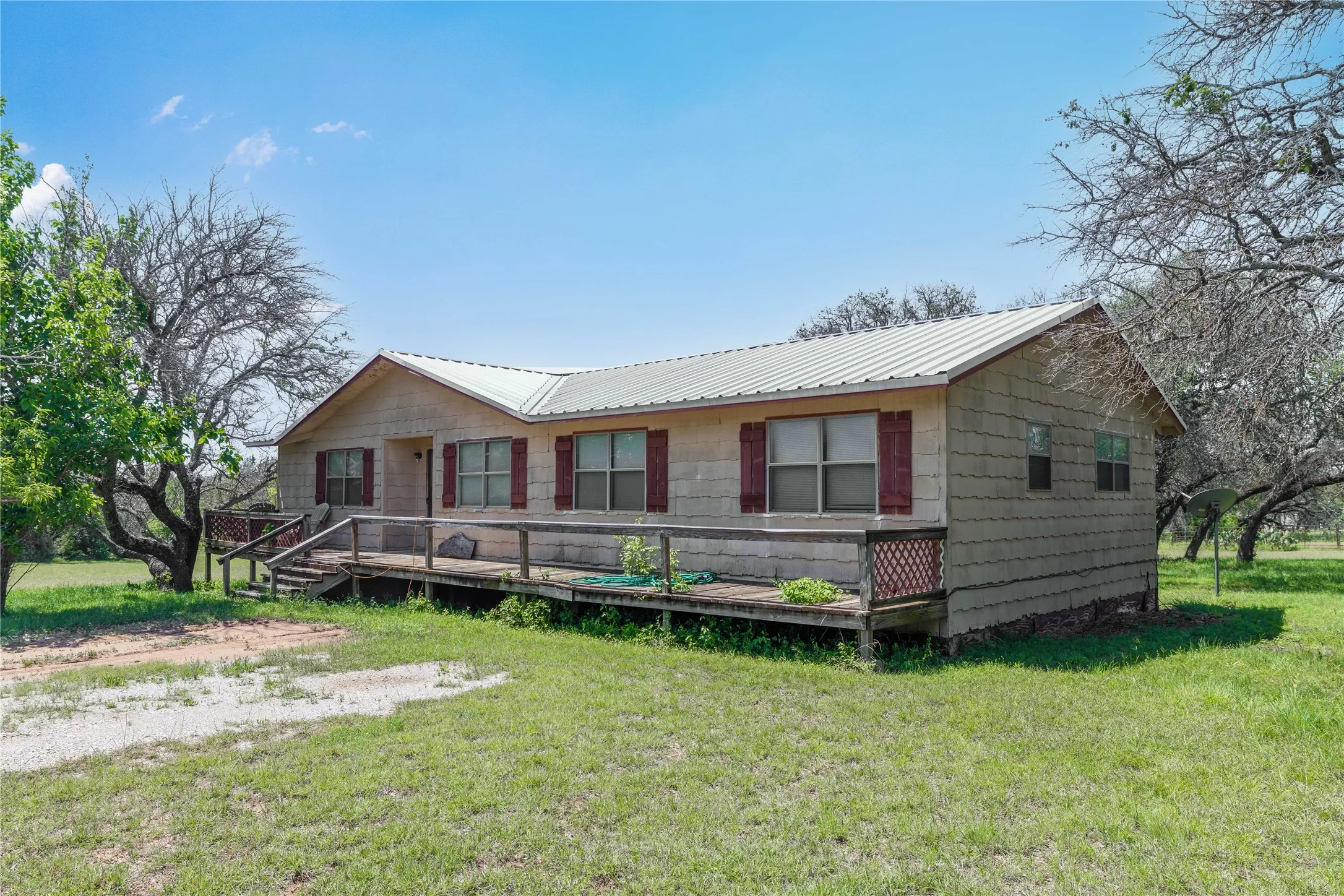 Single Family Residence For Sale in Brown County , 346 Whispering Oaks Lane, Early, Texas 76802, 4 Bedroom, 2 Bathroom, Garage spaces, 1,432 Sqft, built in 1987, mls#21267696, Real Estate Agent in Early, Homes For Sale in Brown county, Homes For Sale in Early, Realtor in Early Texas, Real Estate Brokerage Independent Realty Texas, Luminita Cordes Realtor