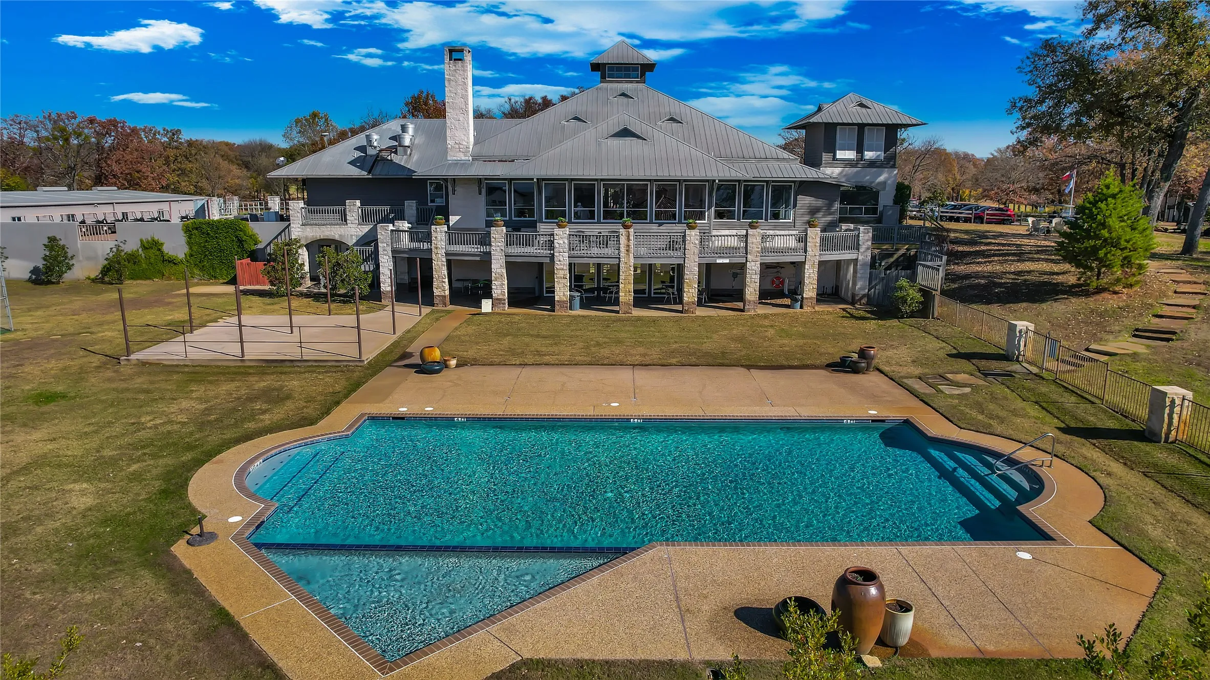 Pinnacle clubhouse and pool