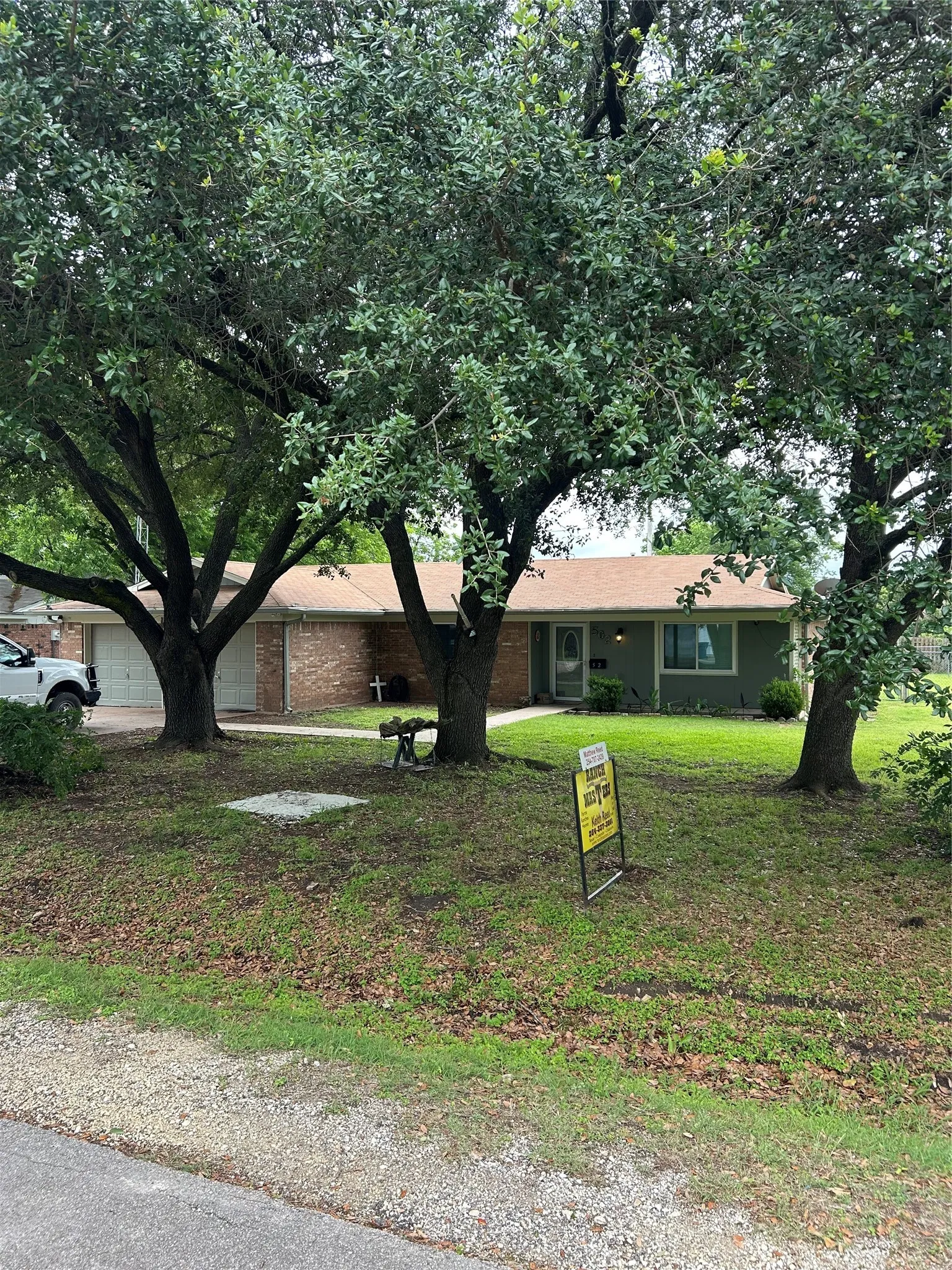 Single Family Residence For Sale in Hill County , 502 E Roosevelt, Whitney, Texas 76692, 3 Bedrooms, 2 Bathrooms, 2 Garage spaces, 1,275 Sqft, built in 1973, Price $197,900, mls#21267733, Real Estate Agent in Whitney, Homes For Sale in Hill county, Homes For Sale in Whitney, Realtor in Whitney Texas, Real Estate Brokerage Independent Realty Texas, Luminita Cordes Realtor