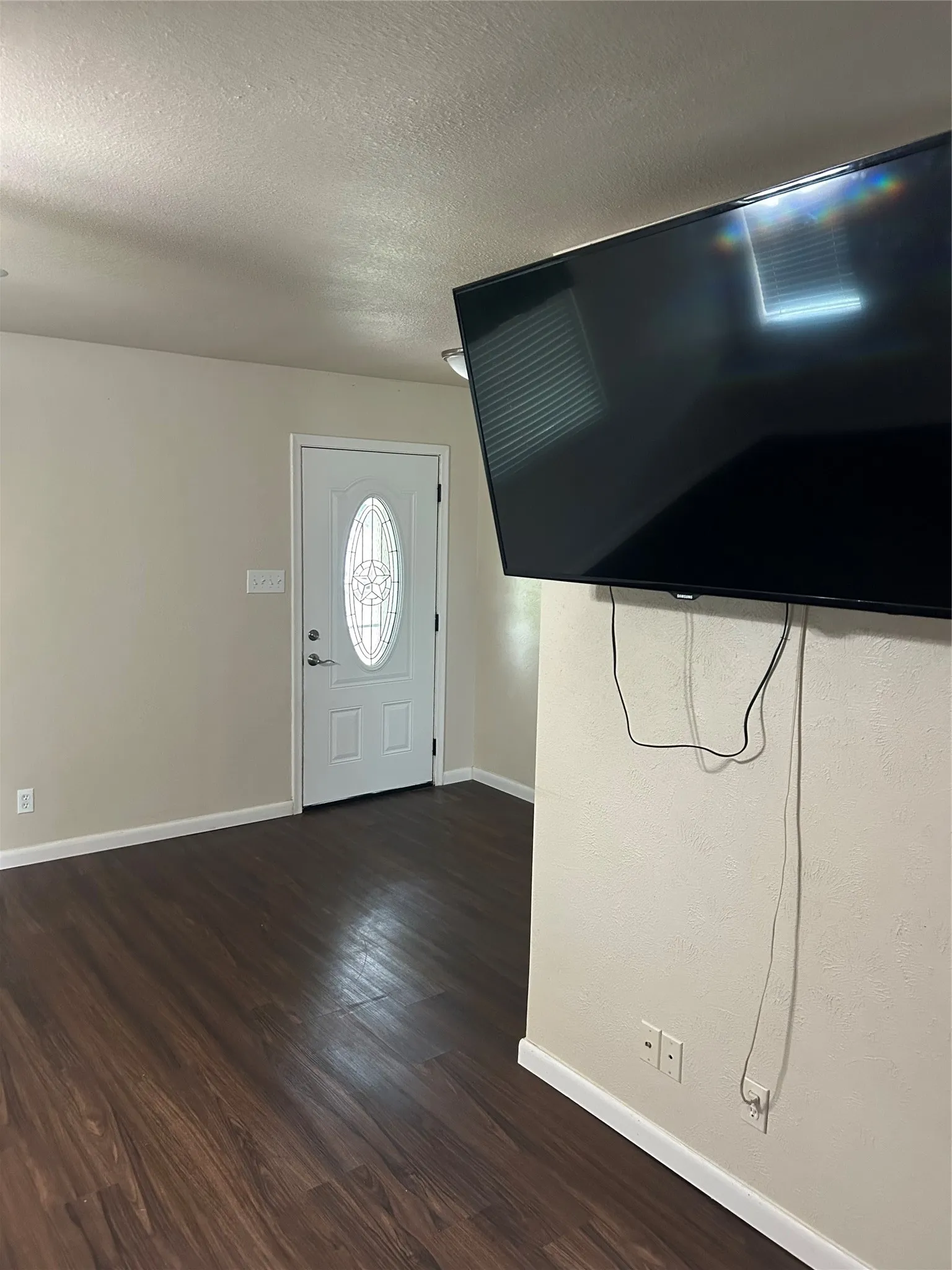 Single Family Residence For Sale in Hill County , 502 E Roosevelt, Whitney, Texas 76692, 3 Bedrooms, 2 Bathrooms, 2 Garage spaces, 1,275 Sqft, built in 1973, Price $197,900, mls#21267733, Real Estate Agent in Whitney, Homes For Sale in Hill county, Homes For Sale in Whitney, Realtor in Whitney Texas, Real Estate Brokerage Independent Realty Texas, Luminita Cordes Realtor