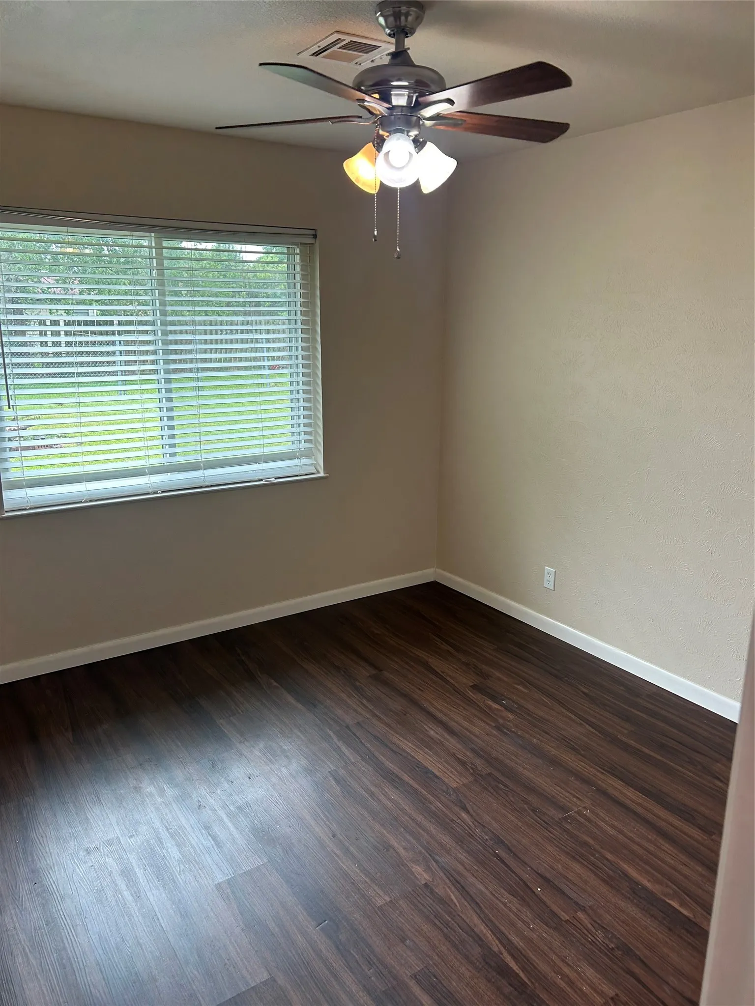 Single Family Residence For Sale in Hill County , 502 E Roosevelt, Whitney, Texas 76692, 3 Bedrooms, 2 Bathrooms, 2 Garage spaces, 1,275 Sqft, built in 1973, Price $197,900, mls#21267733, Real Estate Agent in Whitney, Homes For Sale in Hill county, Homes For Sale in Whitney, Realtor in Whitney Texas, Real Estate Brokerage Independent Realty Texas, Luminita Cordes Realtor