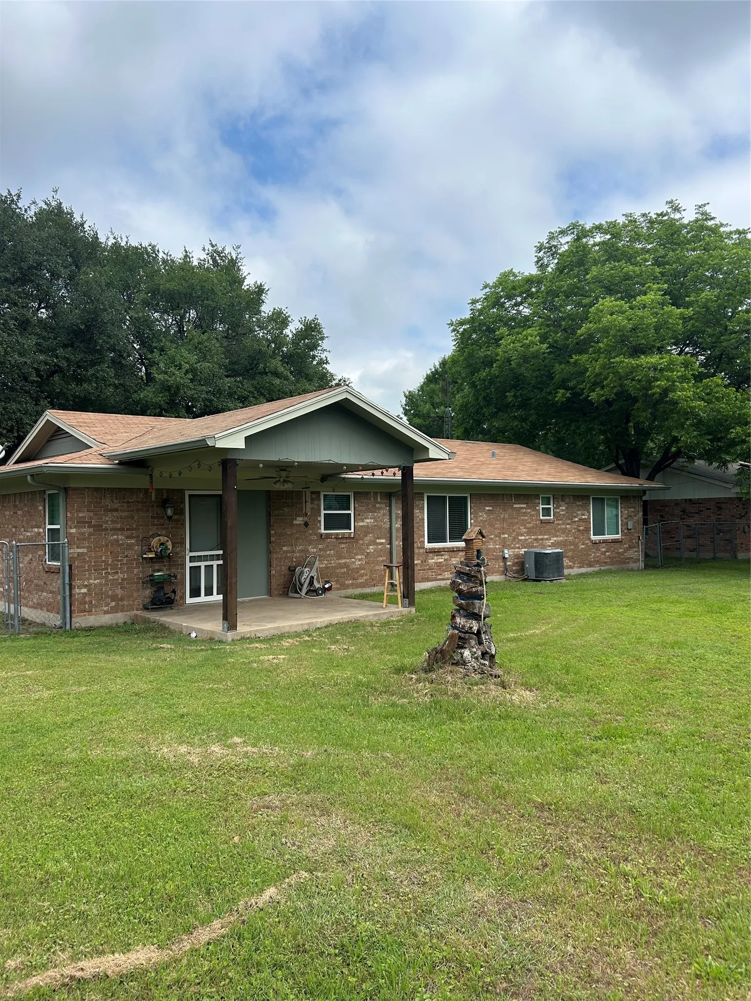 Single Family Residence For Sale in Hill County , 502 E Roosevelt, Whitney, Texas 76692, 3 Bedrooms, 2 Bathrooms, 2 Garage spaces, 1,275 Sqft, built in 1973, Price $197,900, mls#21267733, Real Estate Agent in Whitney, Homes For Sale in Hill county, Homes For Sale in Whitney, Realtor in Whitney Texas, Real Estate Brokerage Independent Realty Texas, Luminita Cordes Realtor
