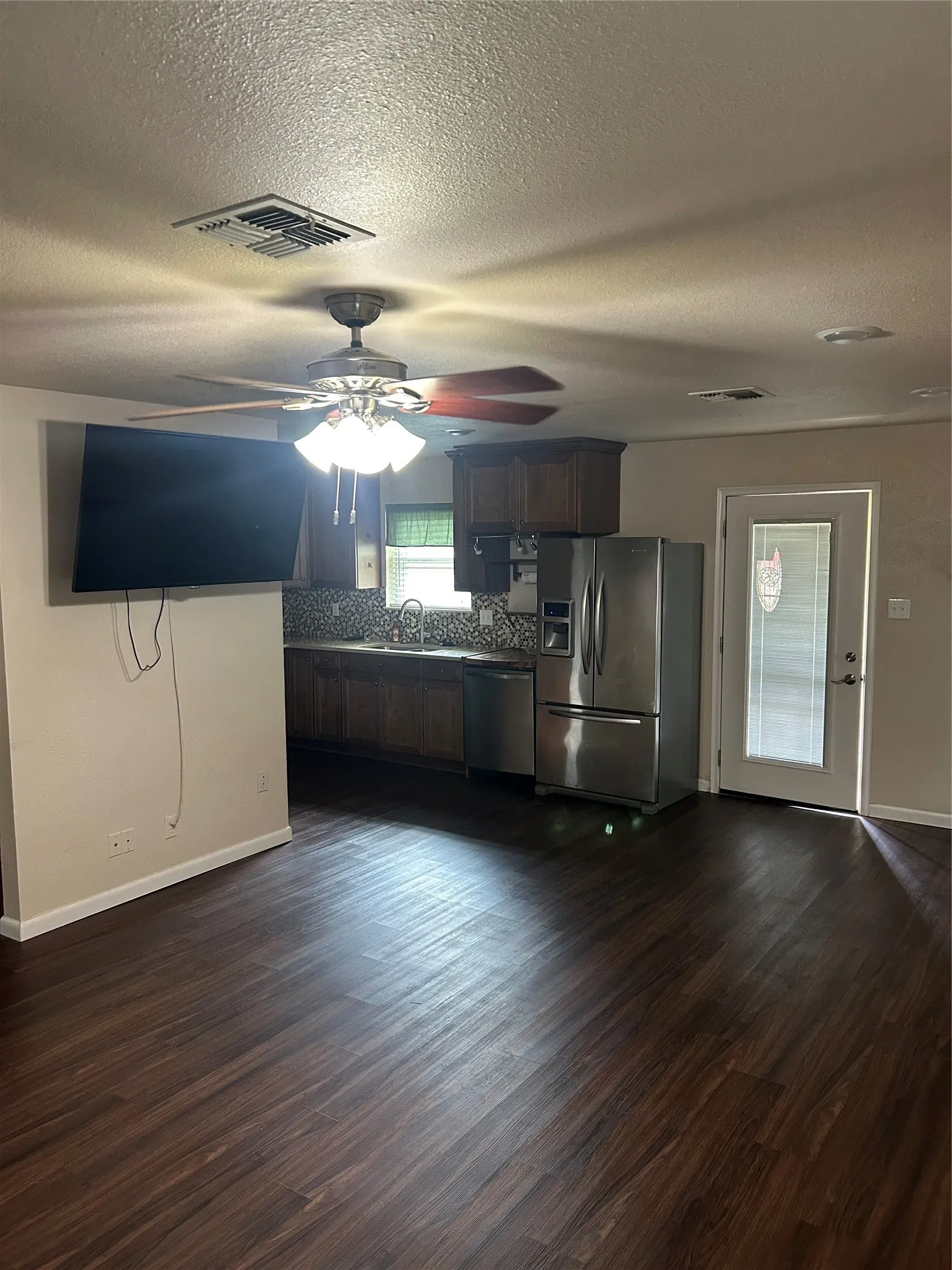 Single Family Residence For Sale in Hill County , 502 E Roosevelt, Whitney, Texas 76692, 3 Bedrooms, 2 Bathrooms, 2 Garage spaces, 1,275 Sqft, built in 1973, Price $197,900, mls#21267733, Real Estate Agent in Whitney, Homes For Sale in Hill county, Homes For Sale in Whitney, Realtor in Whitney Texas, Real Estate Brokerage Independent Realty Texas, Luminita Cordes Realtor