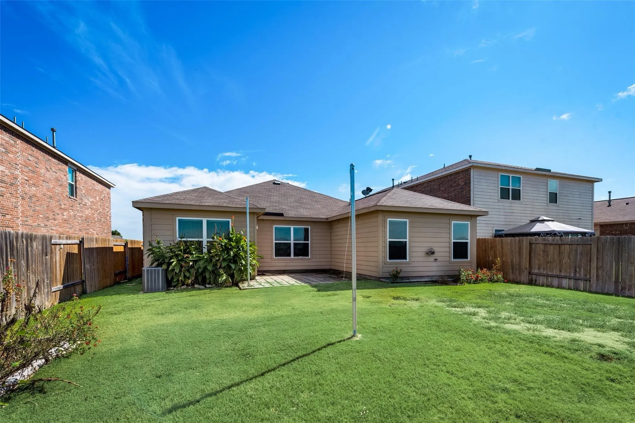 Single Family Residence For Rent in Kaufman County , 2106 Bluebell, Forney, Texas 75126, 3 Bedroom, 2 Bathroom, 2 Garage spaces, 1,541 Sqft, built in 2015, mls#21267743, Real Estate Agent in Forney, Homes For Rent in Kaufman county, Homes For Rent in Forney, Realtor in Forney Texas, Real Estate Brokerage Independent Realty Texas, Luminita Cordes Realtor