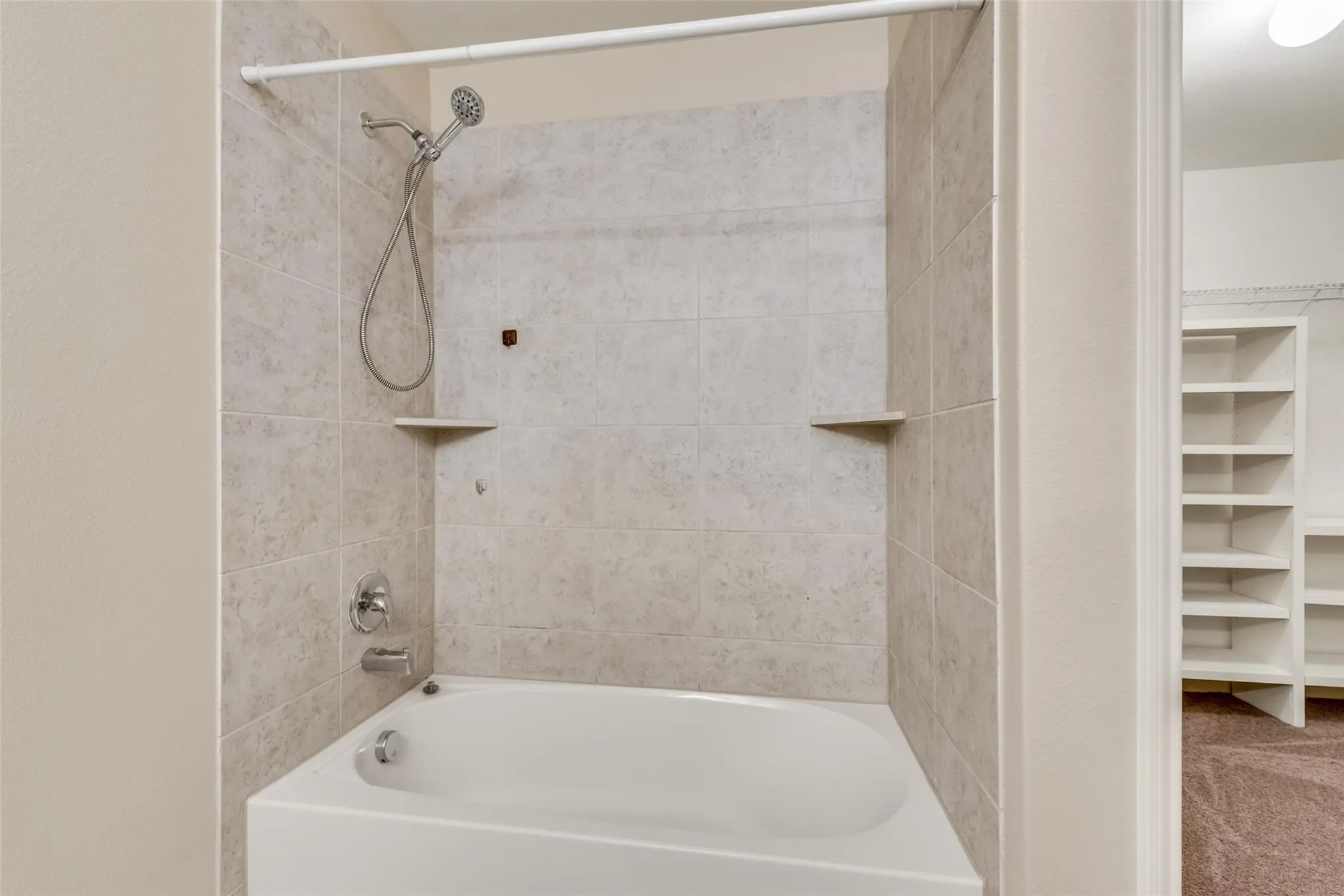 Single Family Residence For Rent in Kaufman County , 2106 Bluebell, Forney, Texas 75126, 3 Bedroom, 2 Bathroom, 2 Garage spaces, 1,541 Sqft, built in 2015, mls#21267743, Real Estate Agent in Forney, Homes For Rent in Kaufman county, Homes For Rent in Forney, Realtor in Forney Texas, Real Estate Brokerage Independent Realty Texas, Luminita Cordes Realtor