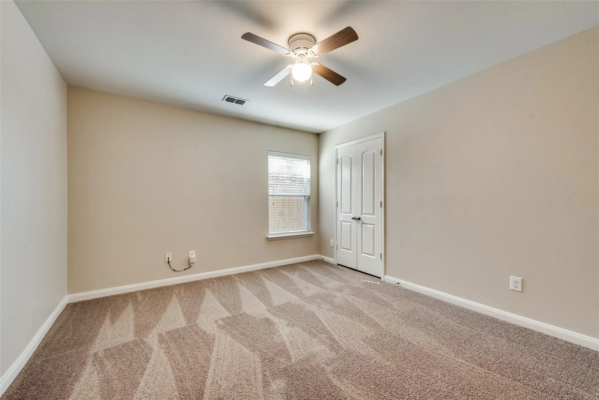 Single Family Residence For Rent in Kaufman County , 2106 Bluebell, Forney, Texas 75126, 3 Bedroom, 2 Bathroom, 2 Garage spaces, 1,541 Sqft, built in 2015, mls#21267743, Real Estate Agent in Forney, Homes For Rent in Kaufman county, Homes For Rent in Forney, Realtor in Forney Texas, Real Estate Brokerage Independent Realty Texas, Luminita Cordes Realtor