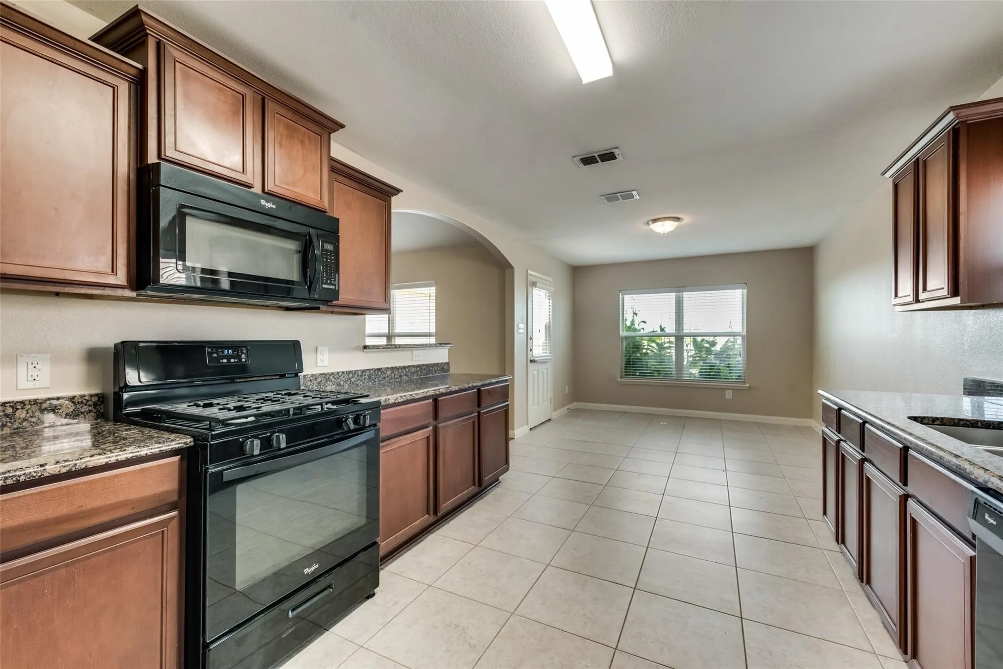 Single Family Residence For Rent in Kaufman County , 2106 Bluebell, Forney, Texas 75126, 3 Bedroom, 2 Bathroom, 2 Garage spaces, 1,541 Sqft, built in 2015, mls#21267743, Real Estate Agent in Forney, Homes For Rent in Kaufman county, Homes For Rent in Forney, Realtor in Forney Texas, Real Estate Brokerage Independent Realty Texas, Luminita Cordes Realtor