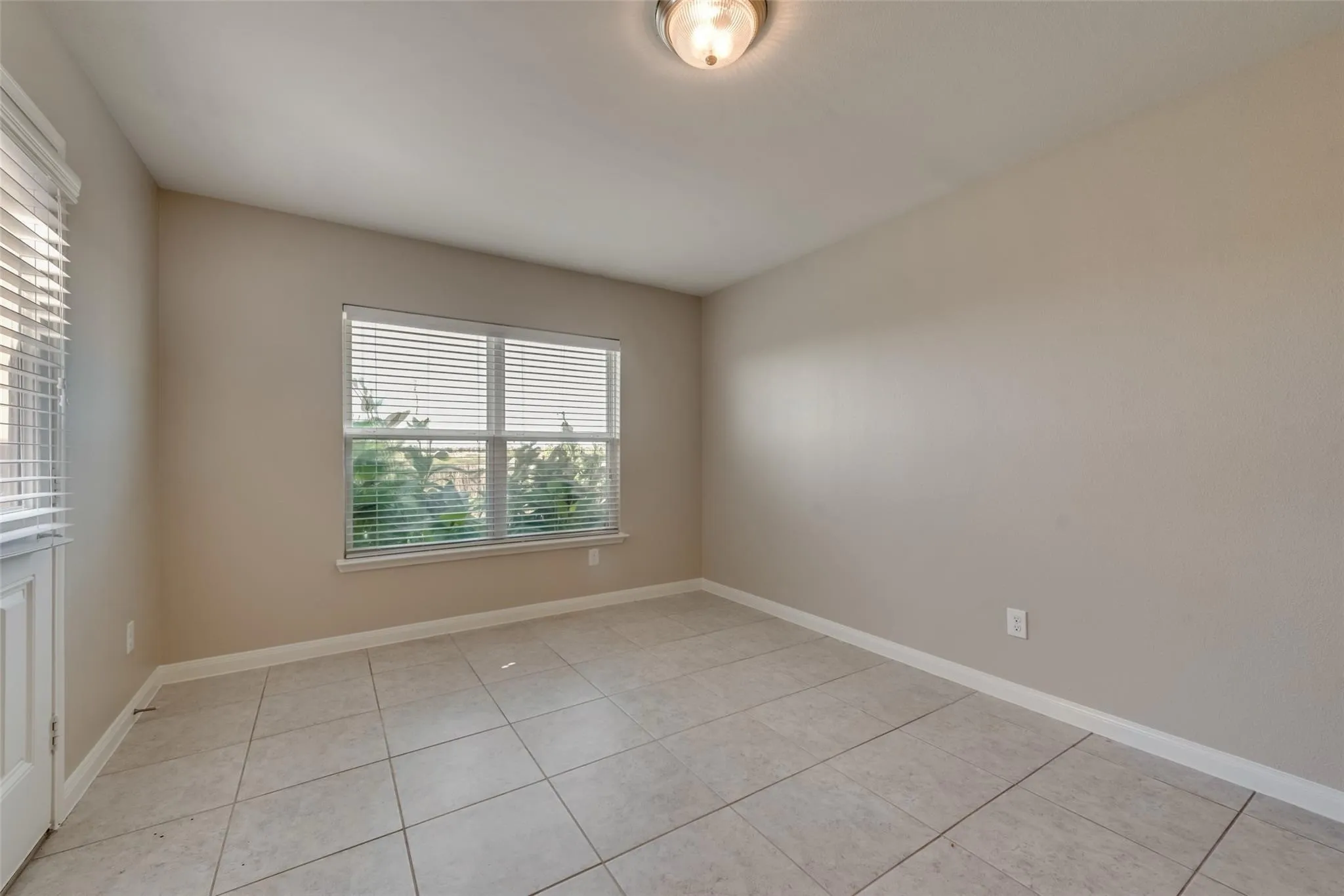 Single Family Residence For Rent in Kaufman County , 2106 Bluebell, Forney, Texas 75126, 3 Bedroom, 2 Bathroom, 2 Garage spaces, 1,541 Sqft, built in 2015, mls#21267743, Real Estate Agent in Forney, Homes For Rent in Kaufman county, Homes For Rent in Forney, Realtor in Forney Texas, Real Estate Brokerage Independent Realty Texas, Luminita Cordes Realtor