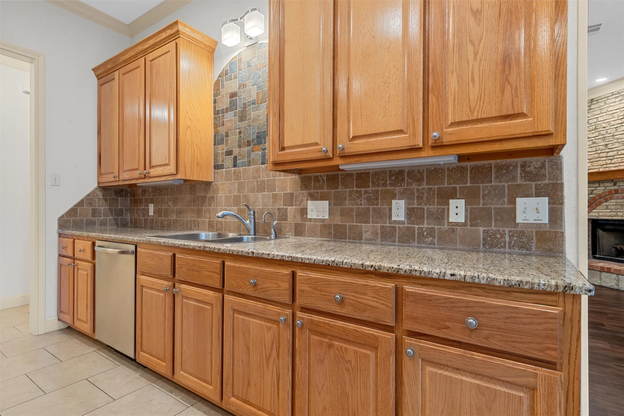 Single Family Residence For Sale in Mc Lennan County , 1305 Buffalo Pass, Woodway, Texas 76712, 3 Bedroom, 3 Bathroom, 2 Garage spaces, 2,362 Sqft, built in 2010, mls#21267562, Real Estate Agent in Woodway, Homes For Sale in Mc Lennan county, Homes For Sale in Woodway, Realtor in Woodway Texas, Real Estate Brokerage Independent Realty Texas, Luminita Cordes Realtor
