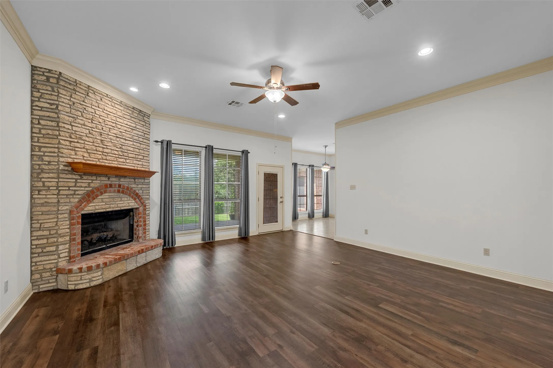 Single Family Residence For Sale in Mc Lennan County , 1305 Buffalo Pass, Woodway, Texas 76712, 3 Bedroom, 3 Bathroom, 2 Garage spaces, 2,362 Sqft, built in 2010, mls#21267562, Real Estate Agent in Woodway, Homes For Sale in Mc Lennan county, Homes For Sale in Woodway, Realtor in Woodway Texas, Real Estate Brokerage Independent Realty Texas, Luminita Cordes Realtor