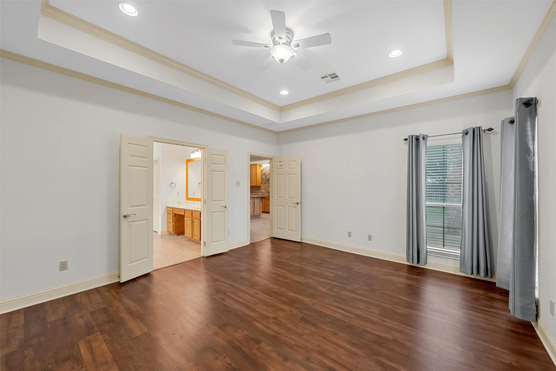 Single Family Residence For Sale in Mc Lennan County , 1305 Buffalo Pass, Woodway, Texas 76712, 3 Bedroom, 3 Bathroom, 2 Garage spaces, 2,362 Sqft, built in 2010, mls#21267562, Real Estate Agent in Woodway, Homes For Sale in Mc Lennan county, Homes For Sale in Woodway, Realtor in Woodway Texas, Real Estate Brokerage Independent Realty Texas, Luminita Cordes Realtor